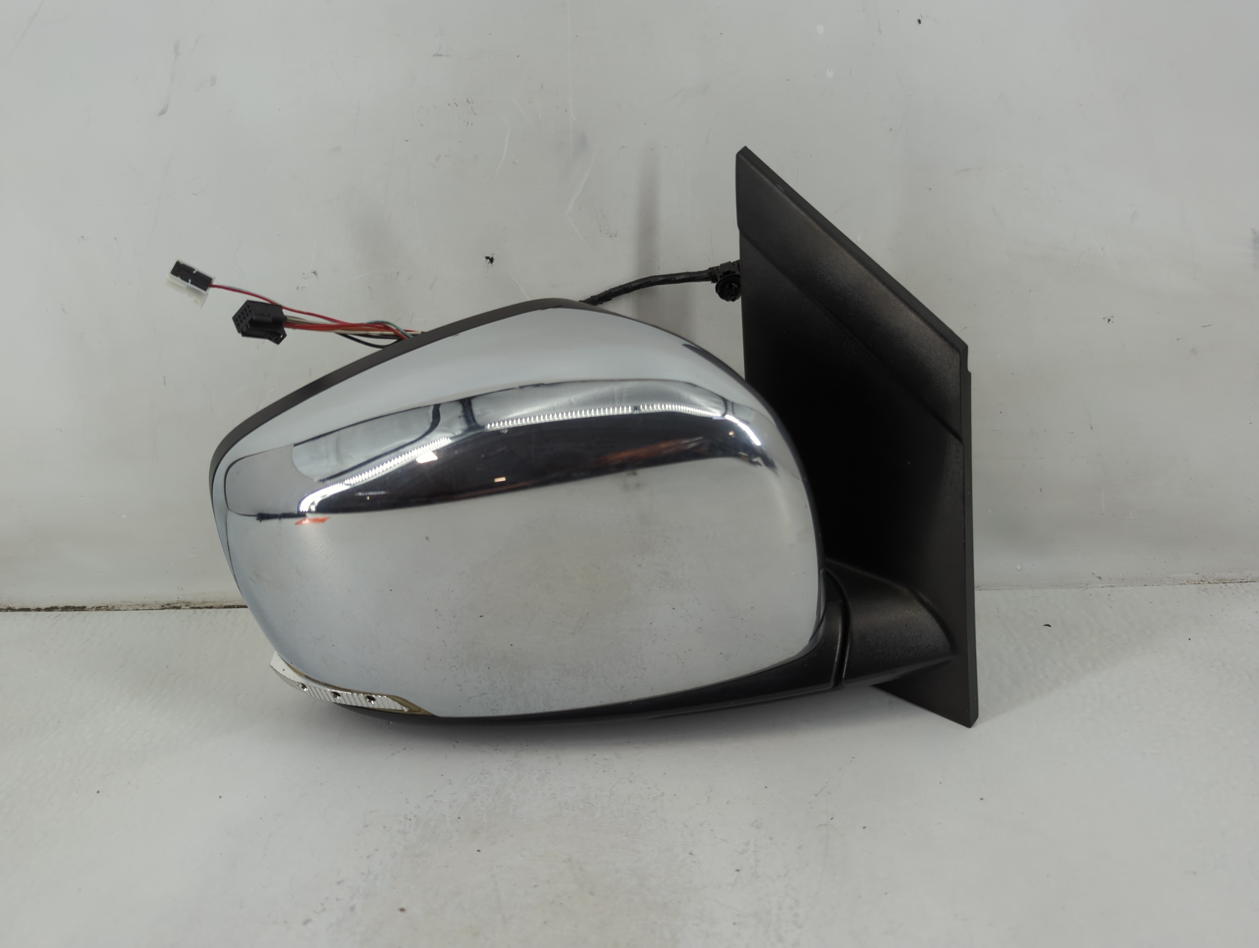 Picture of 2010 Chrysler Town & Country Passenger Right Side View Manual Door Mirror 938418