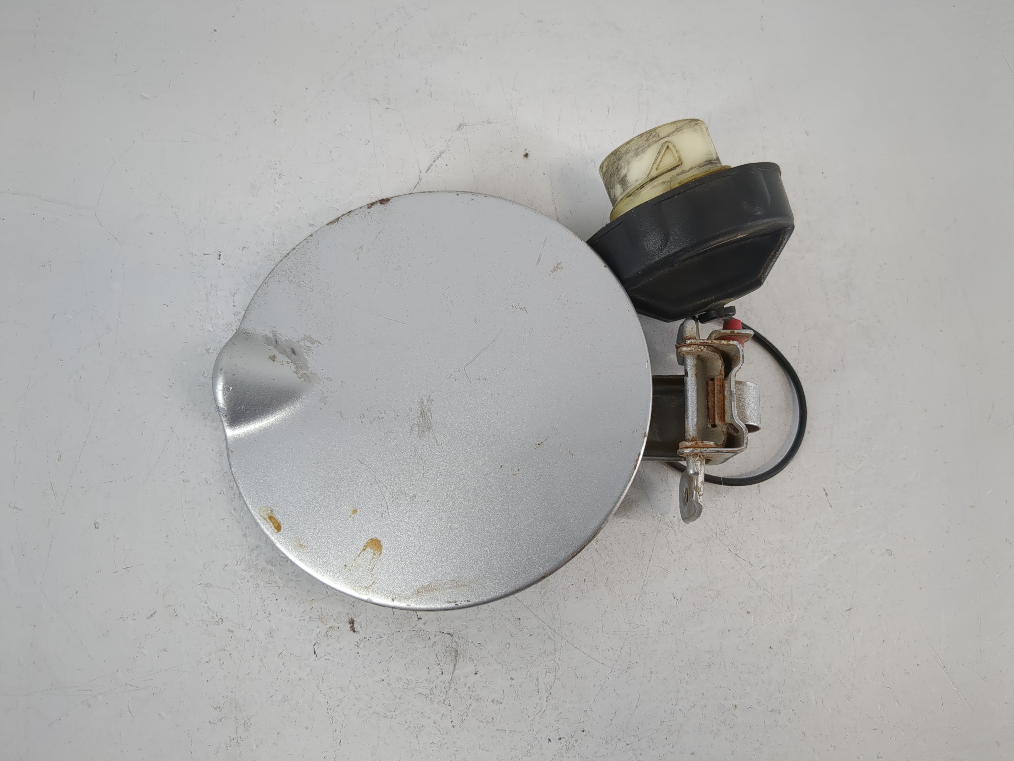 Picture of 2008 Chrysler Town & Country Fuel Tank Door Lid Gas Tank Silver 938682