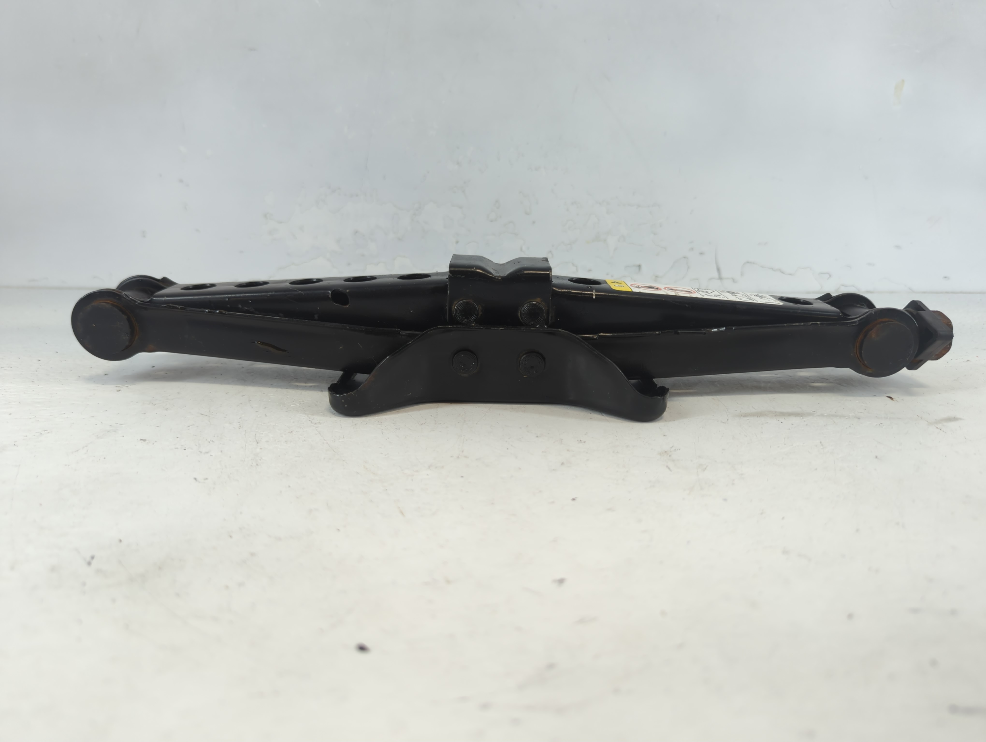 2014 Chrysler 300 Spare Scissor Car Jack 938871 - Oemusedautoparts1.com