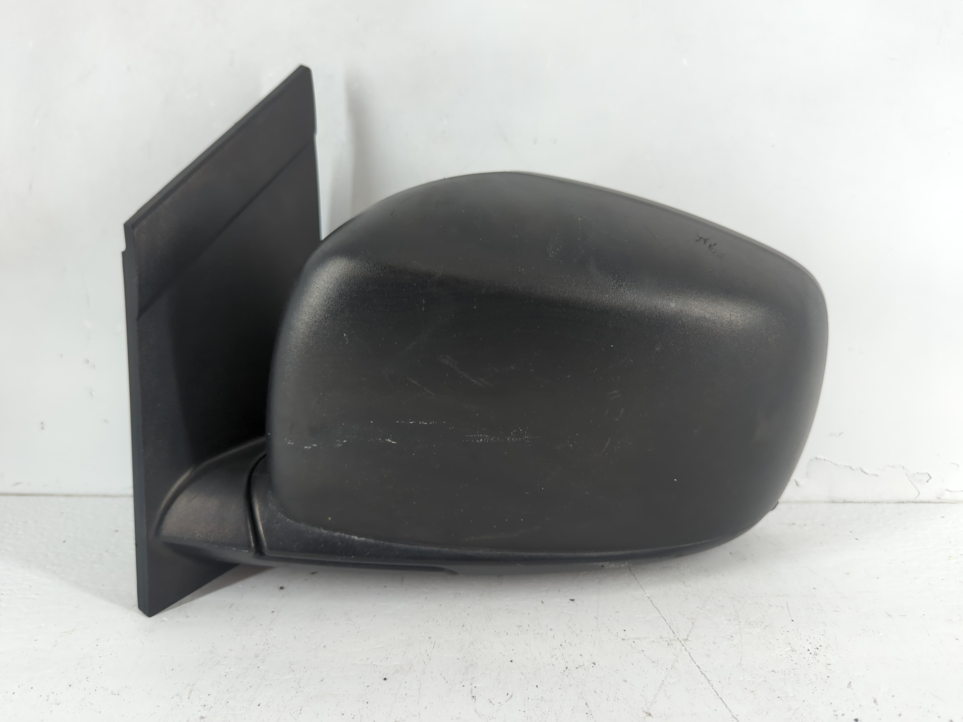 2008 Chrysler Town & Country Driver Left Side View Manual Door Mirror 938923 - Oemusedautoparts1.com
