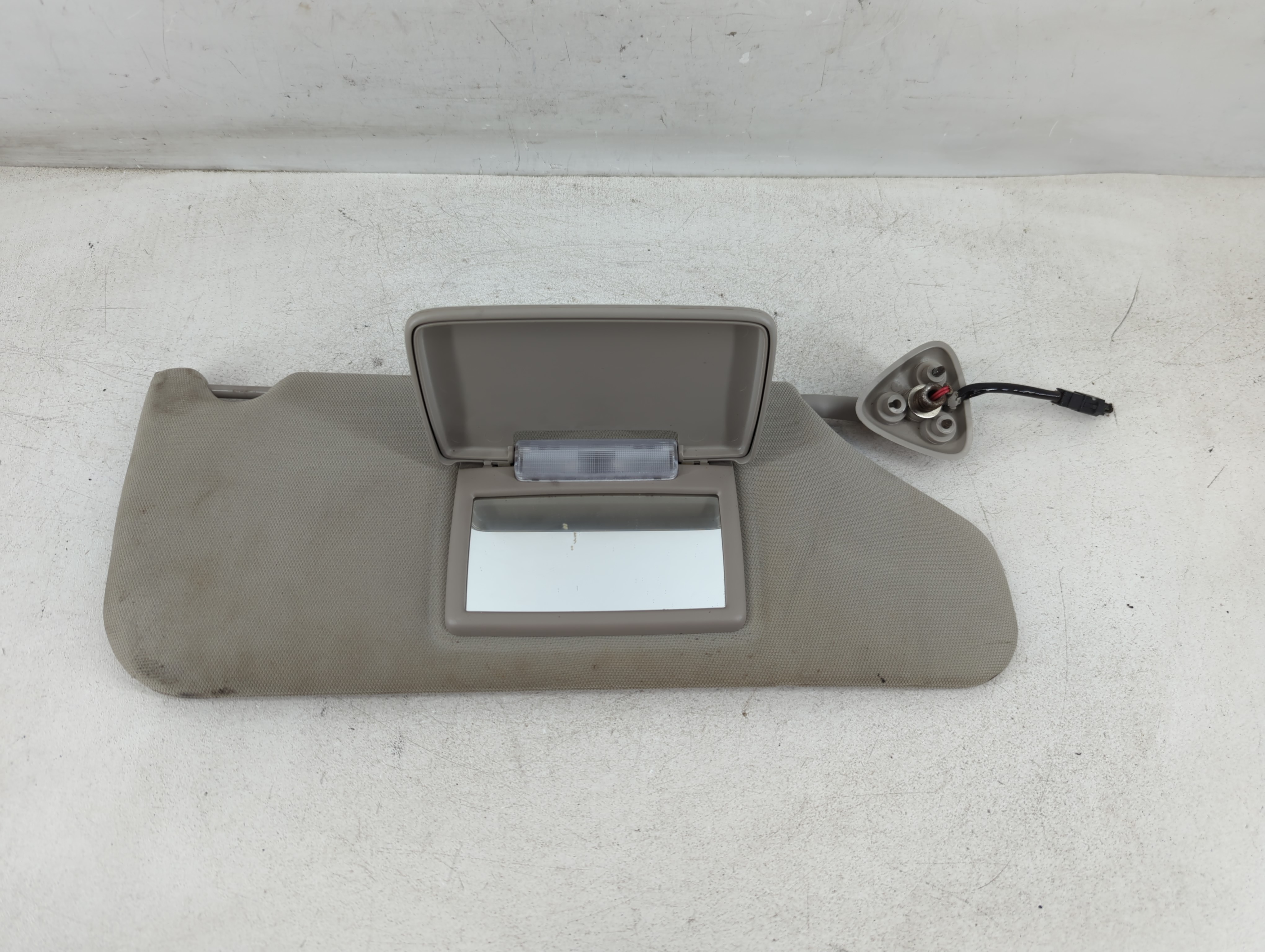 2005-2007 Chrysler 300 Passenger Sun Visor Mirror Right Sunvisor Grey 939066 - Oemusedautoparts1.com