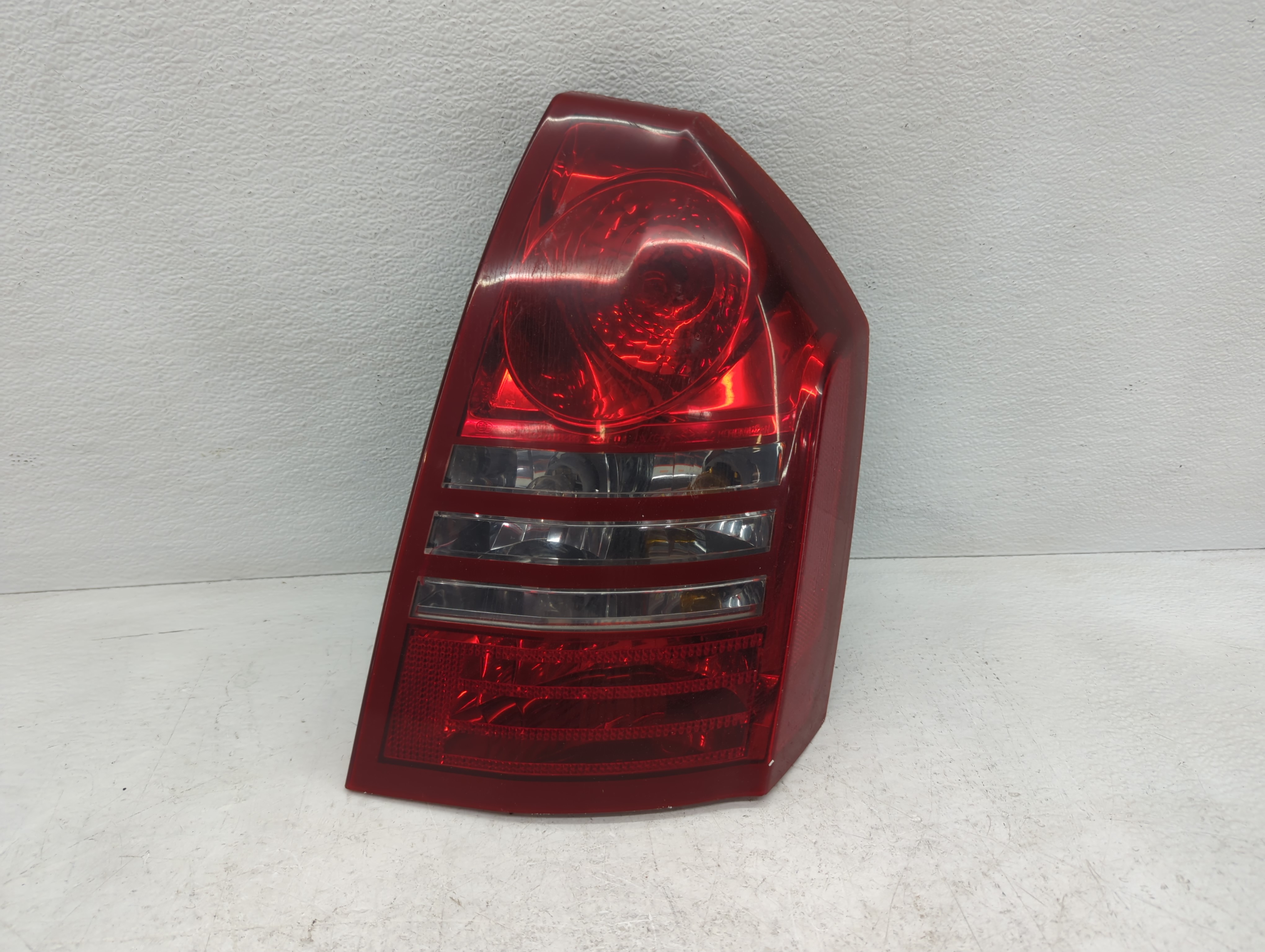 2005-2007 Chrysler 300 Passenger Right Side Tail Light Taillight Oem 939069 - Oemusedautoparts1.com