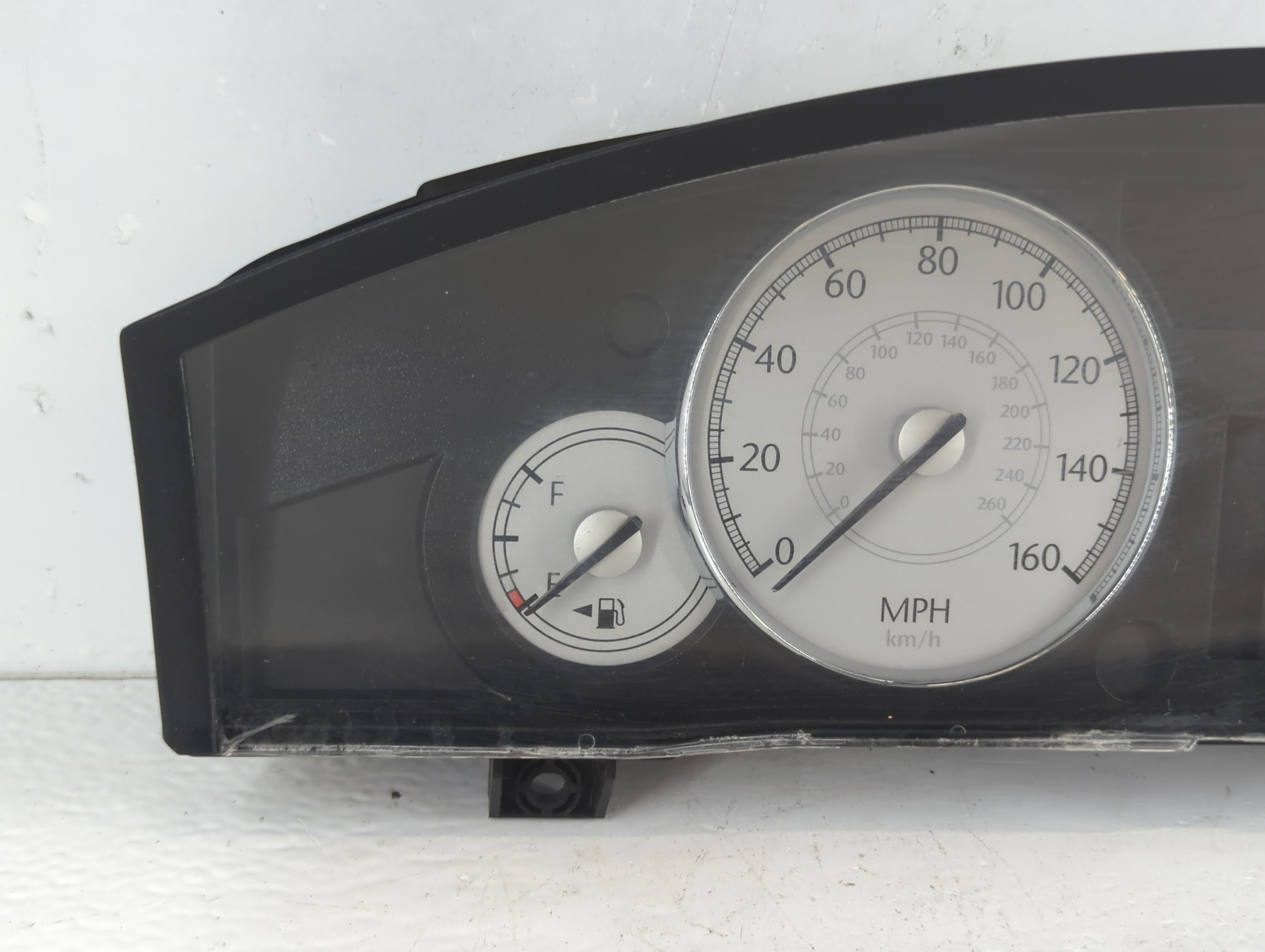 2006 Chrysler 300 Speedometer Instrument Cluster Gauges 939075 - Oemusedautoparts1.com