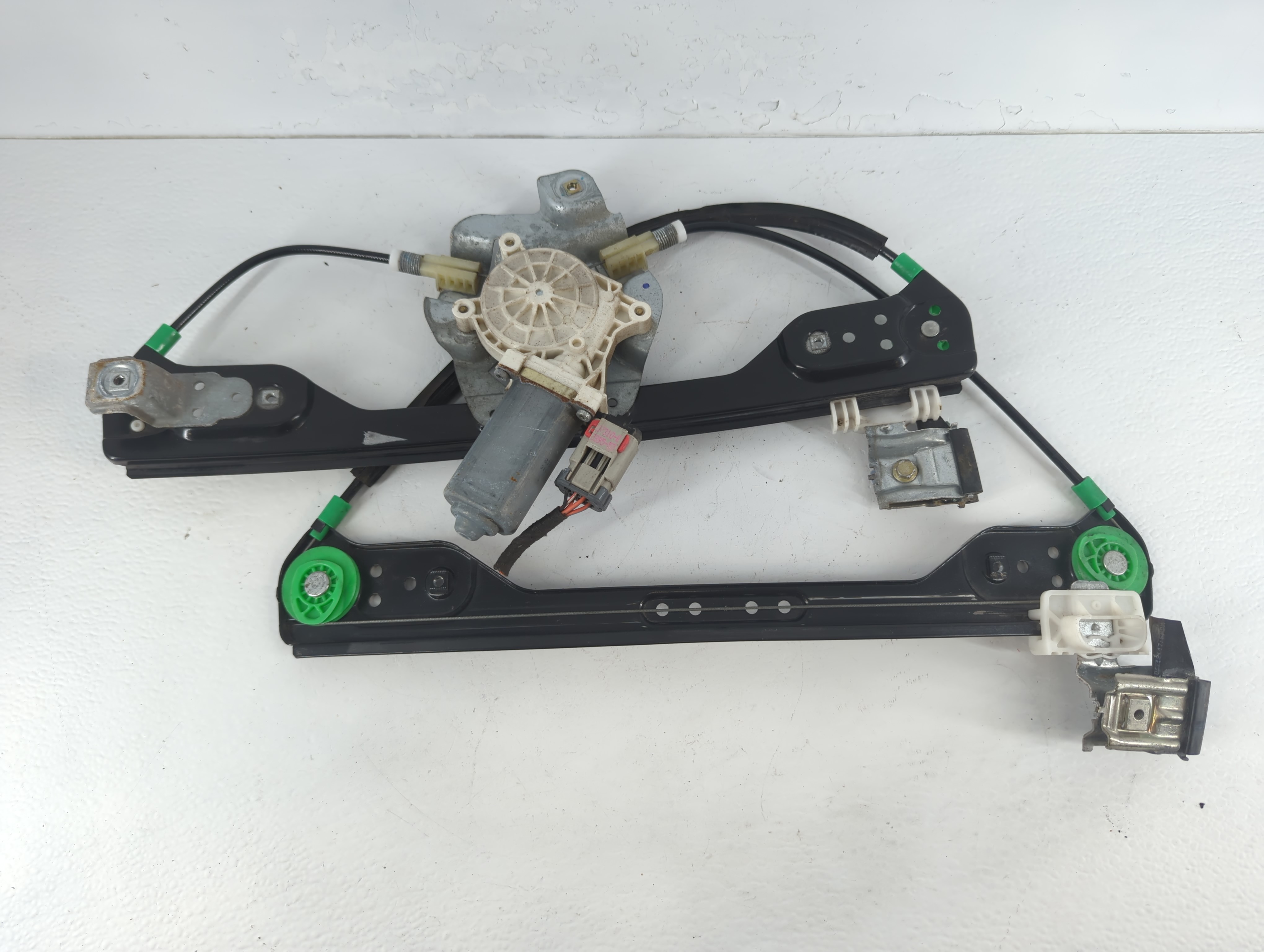2005-2010 Chrysler 300 Driver Left Front Window Regulator 939077 - Oemusedautoparts1.com