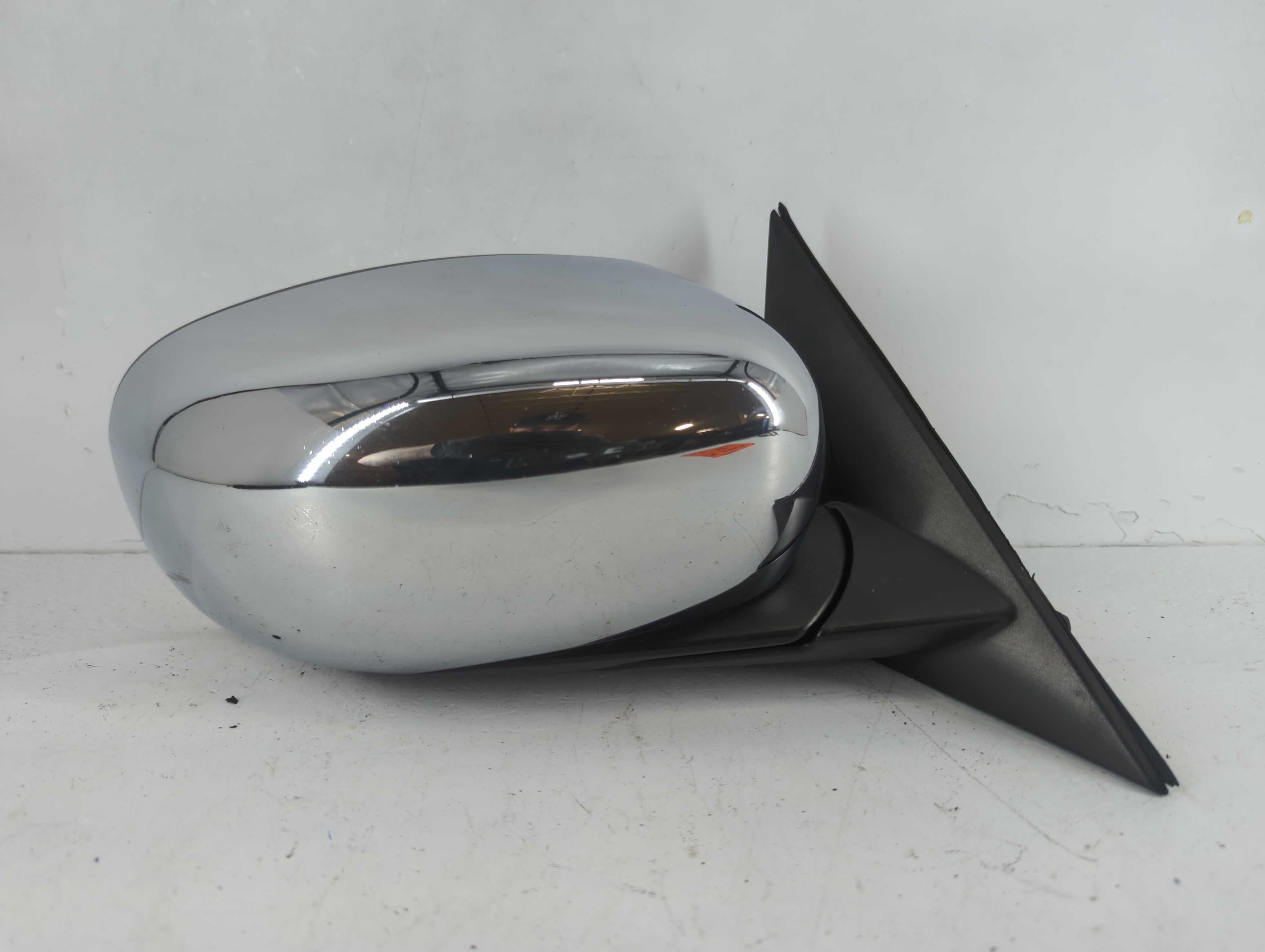 2006 Chrysler 300 Passenger Right Side View Manual Door Mirror Chrome 939096 - Oemusedautoparts1.com