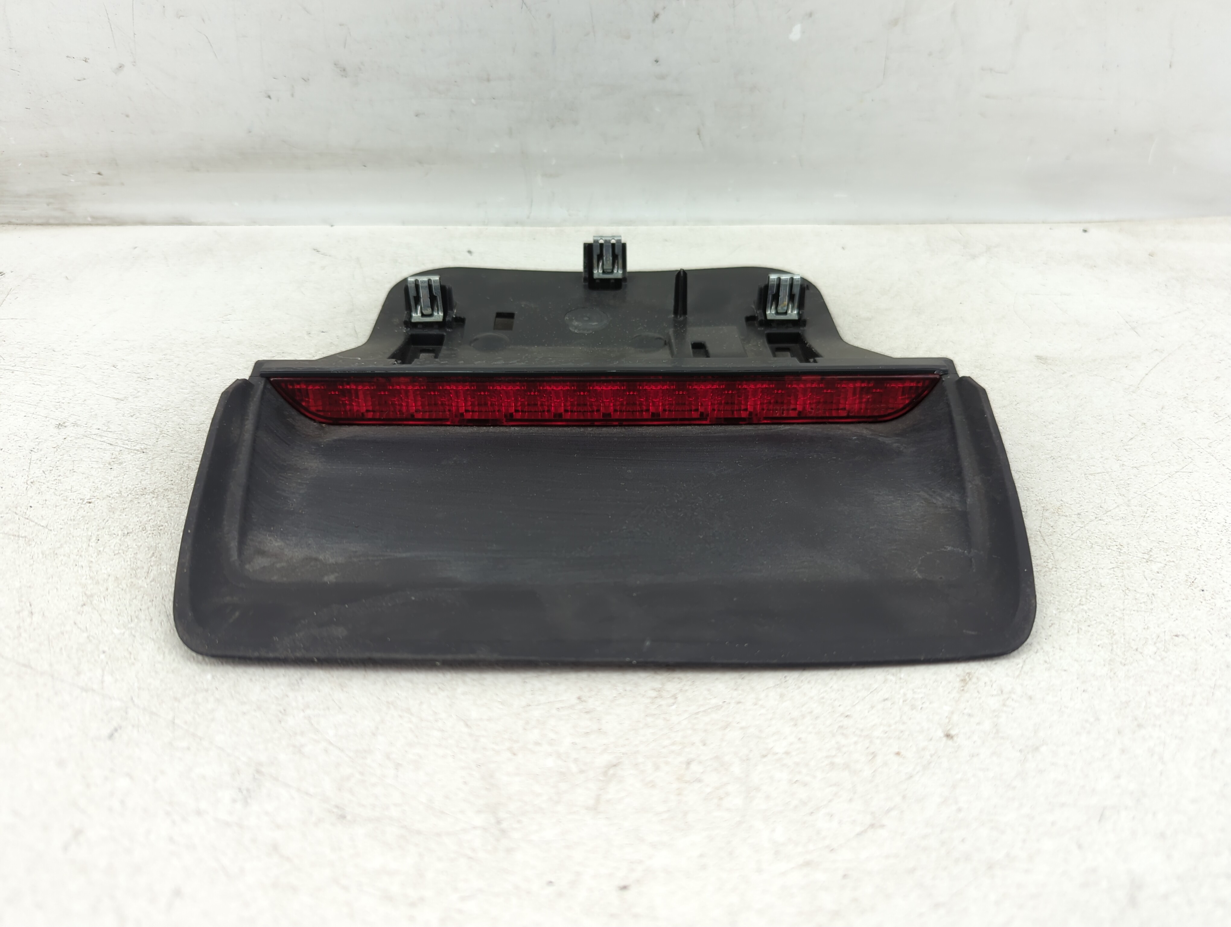 2013 Dodge Dart Third Brake Light Tail Light 939316 - Oemusedautoparts1.com