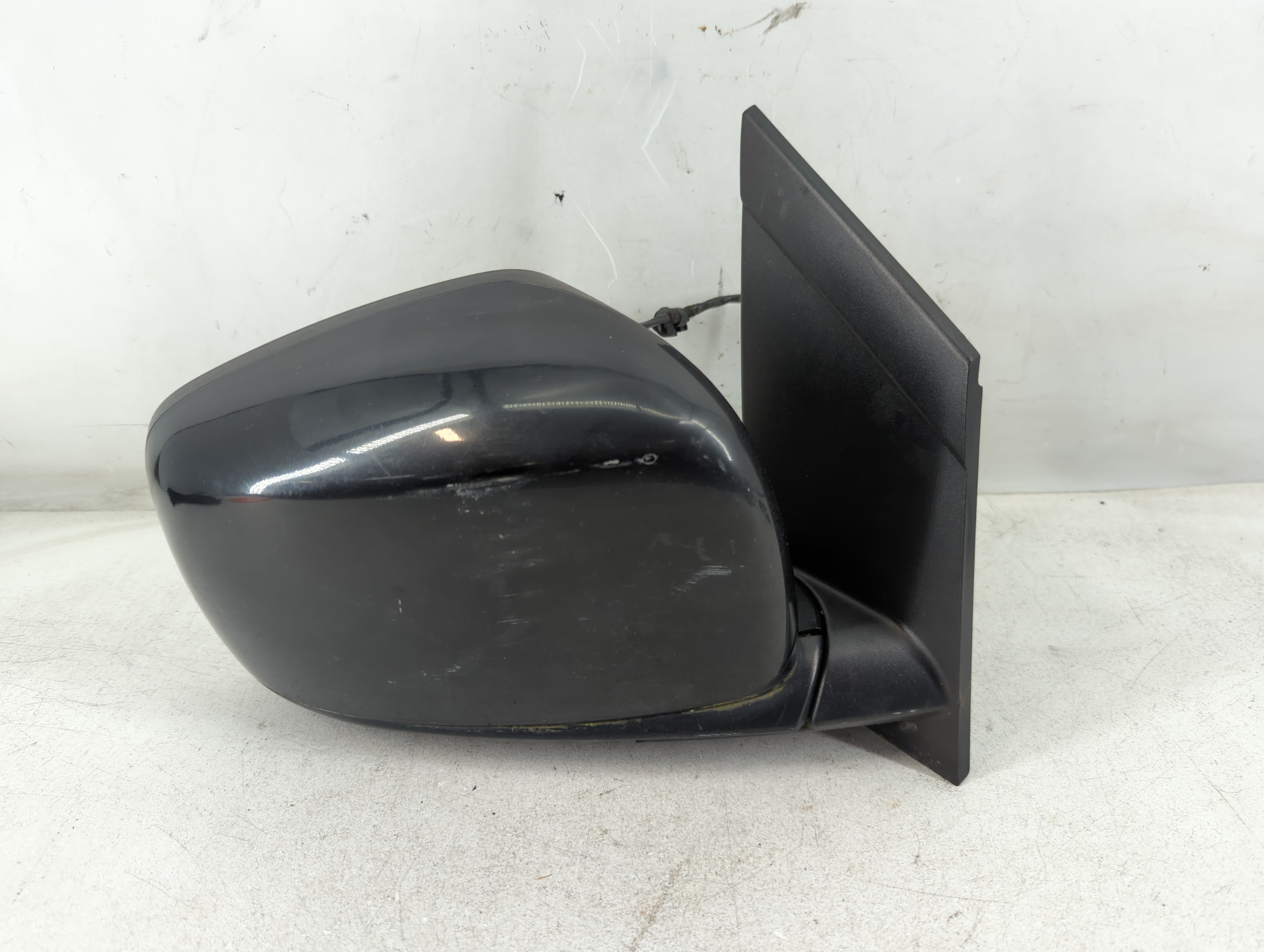 2008 Chrysler Town & Country Driver Left Side View Manual Door Mirror 939342 - Oemusedautoparts1.com