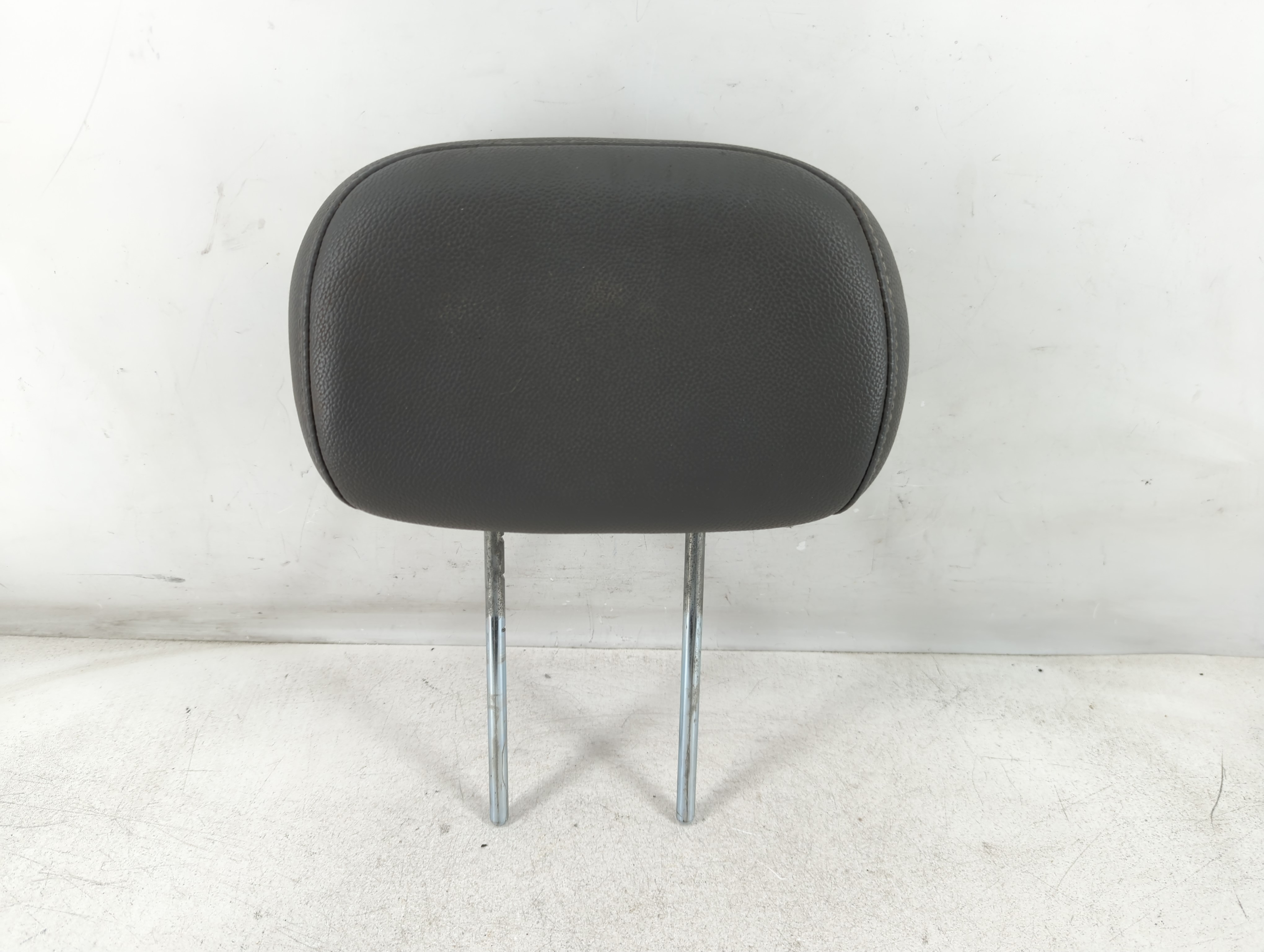 Picture of 2008 Chrysler Town & Country Headrest Head Rest Rear Center Seat Black 939404