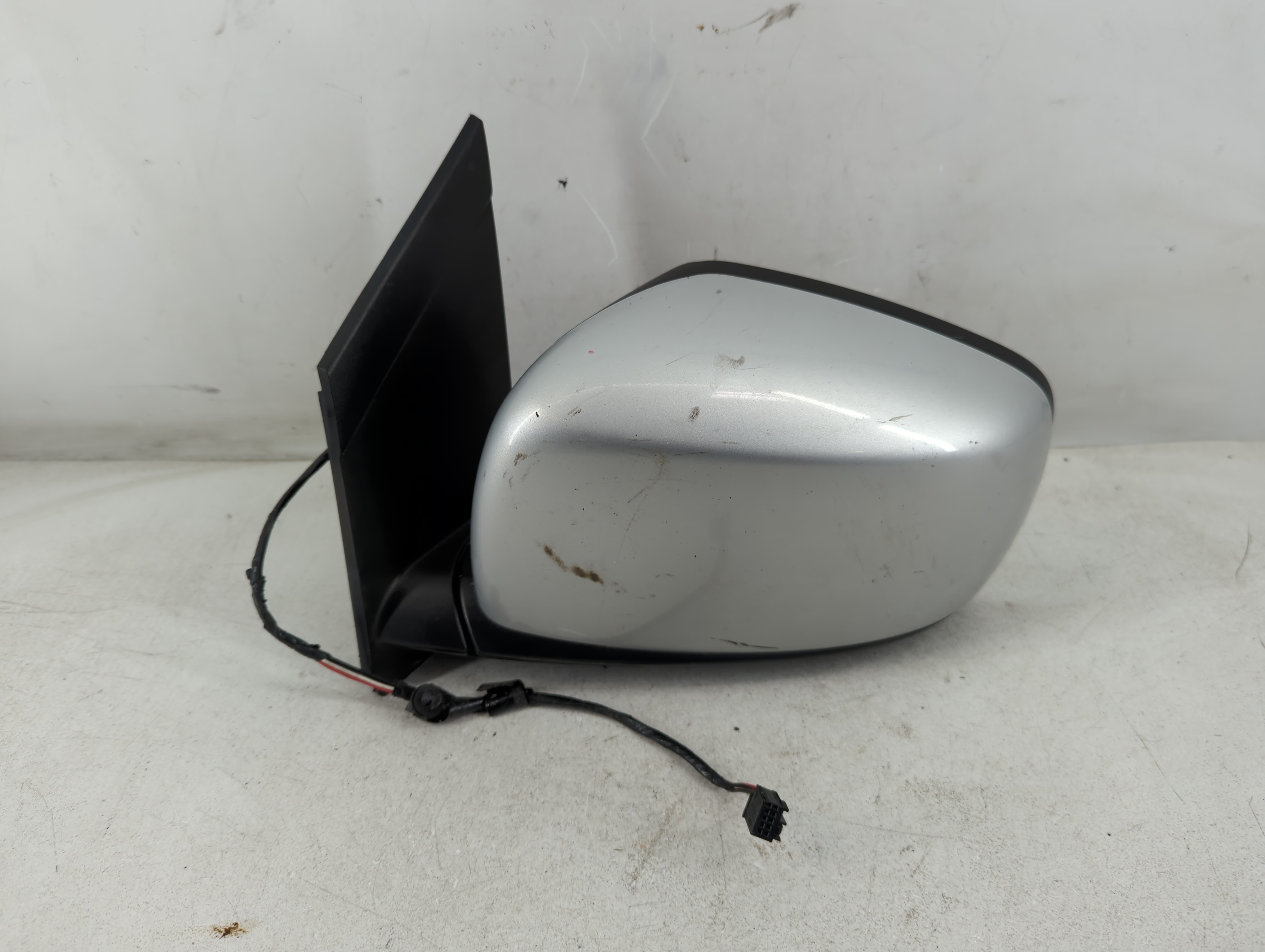 2008 Chrysler Town & Country Driver Left Side View Manual Door Mirror 939500 - Oemusedautoparts1.com