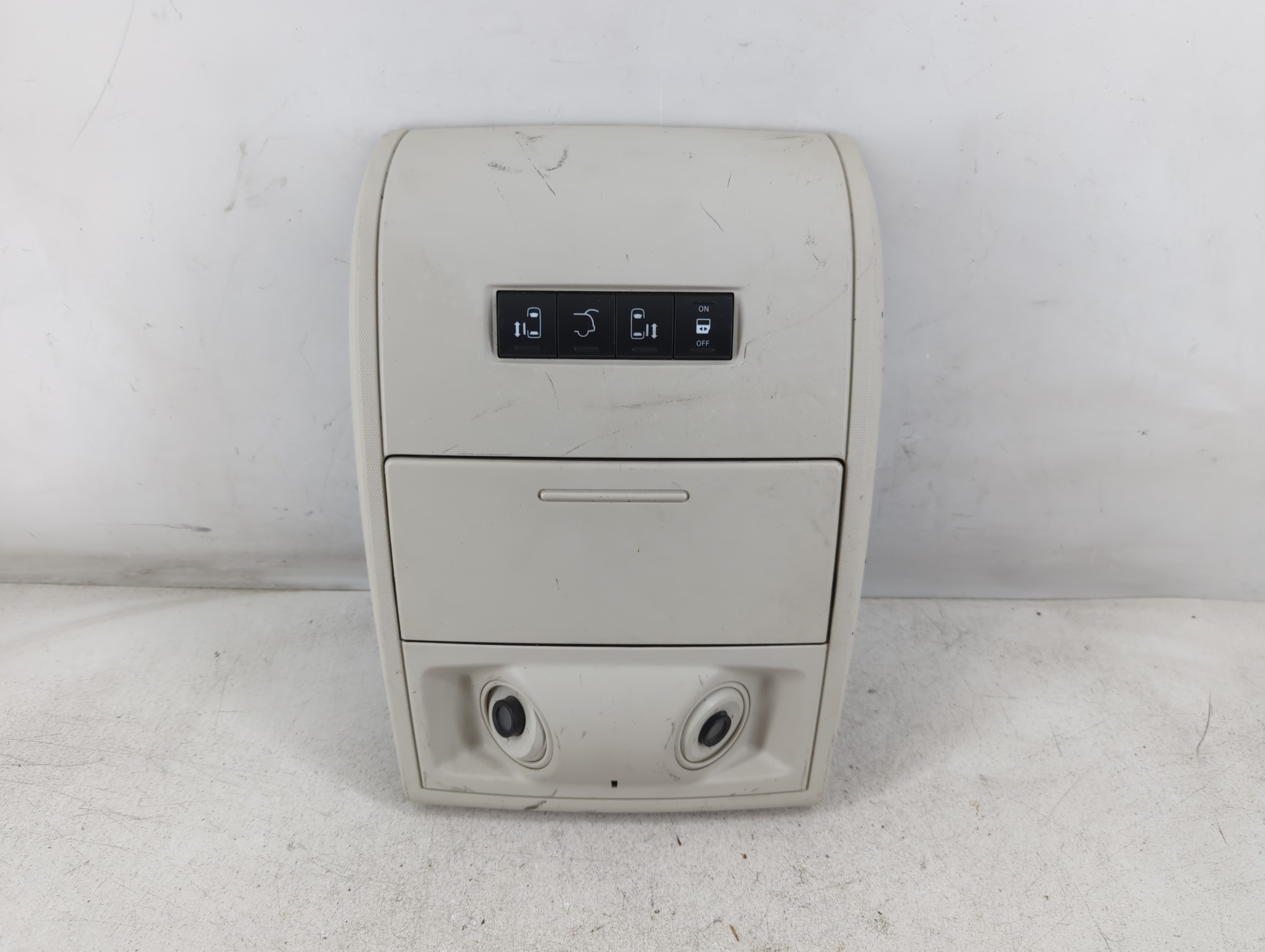 2010 Chrysler Town & Country Overhead Roof Console Interior Dome Light 939559 - Oemusedautoparts1.com
