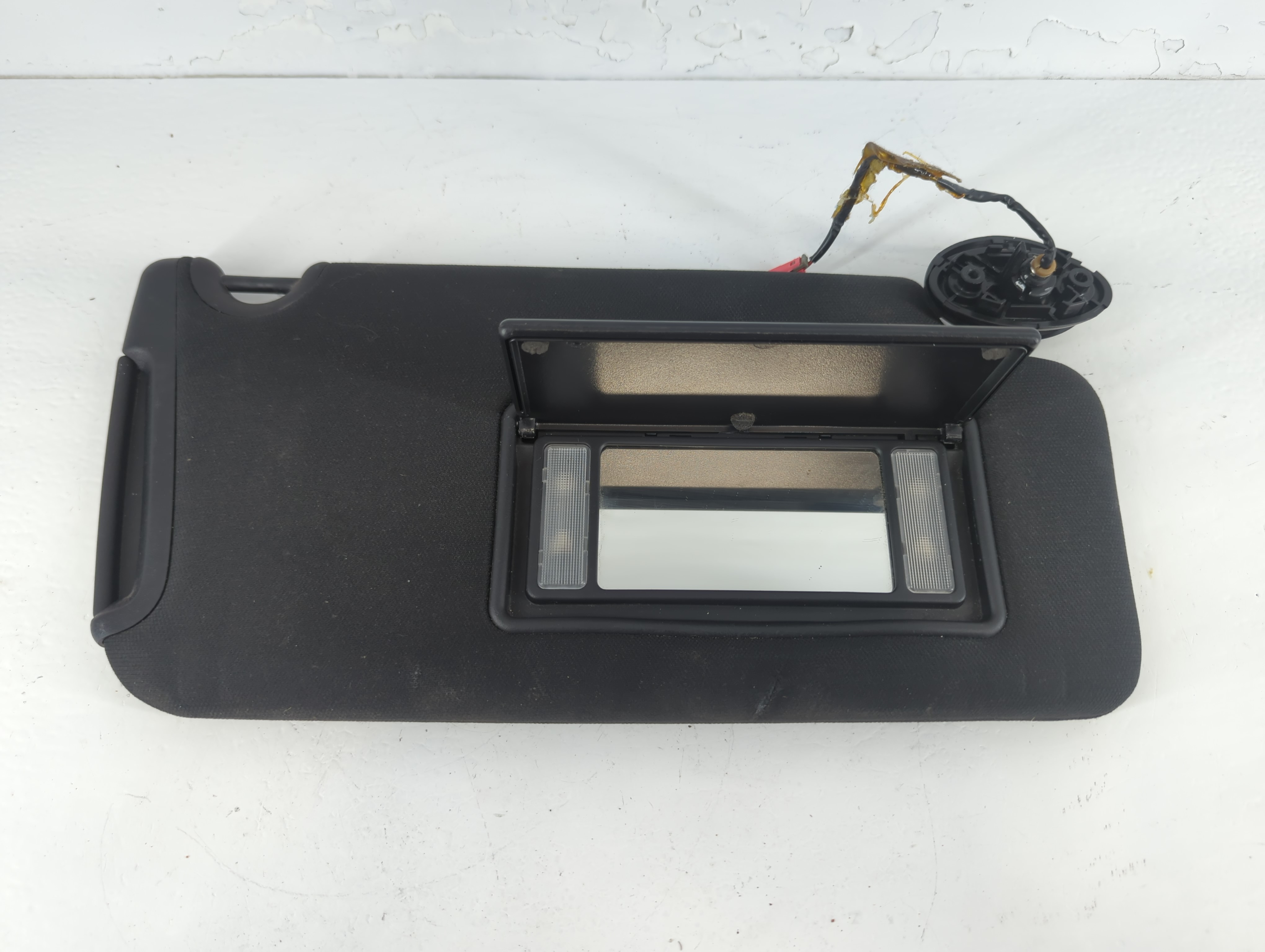 2011-2014 Dodge Charger Passenger Sun Visor Mirror Right Sunvisor Black 939566 - Oemusedautoparts1.com