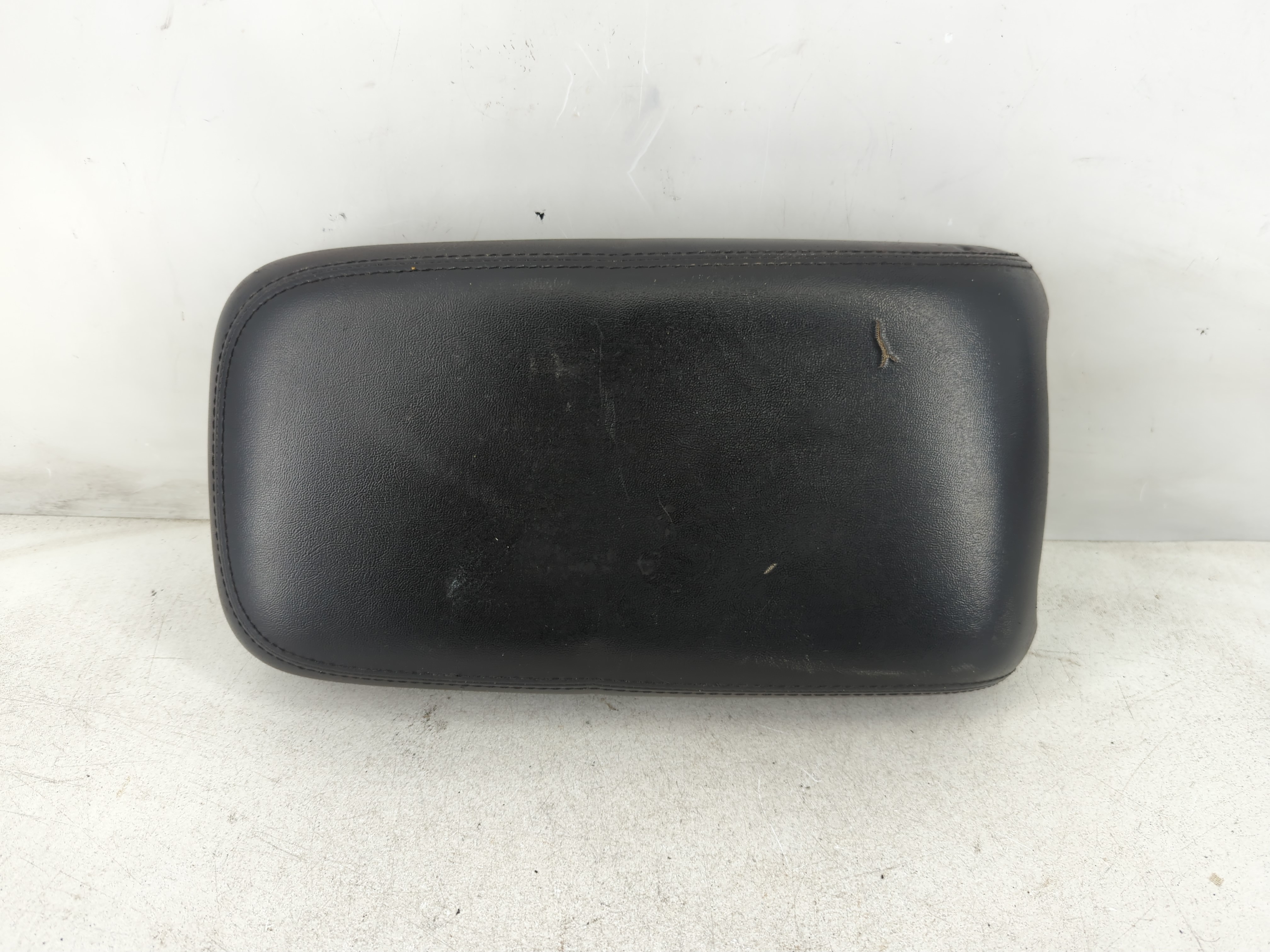 Picture of 2011 Dodge Charger Center Console Armrest Cover Lid Black 939583