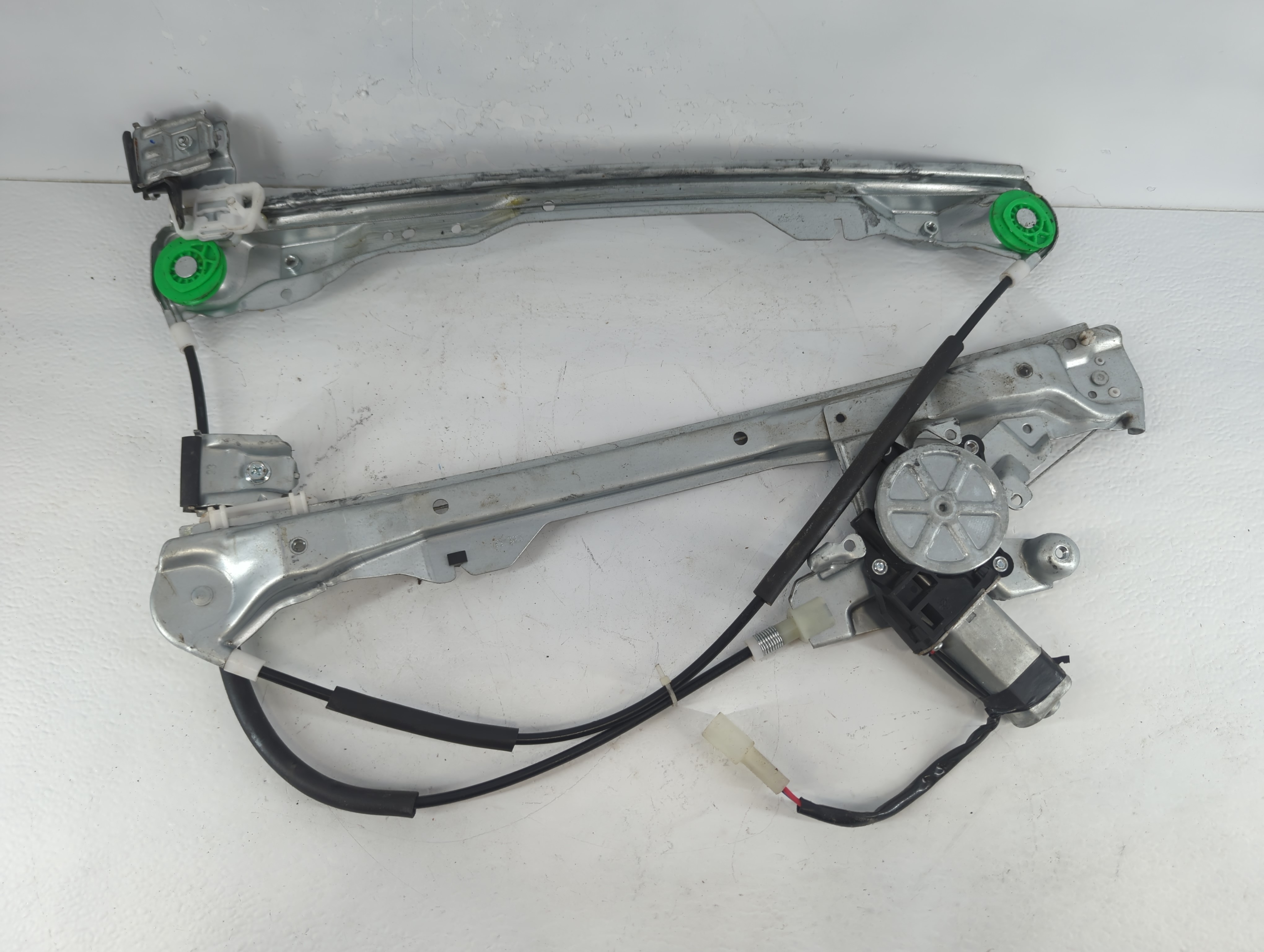 Picture of 2003 Ford Focus Driver Left Front Window Regulator 939736