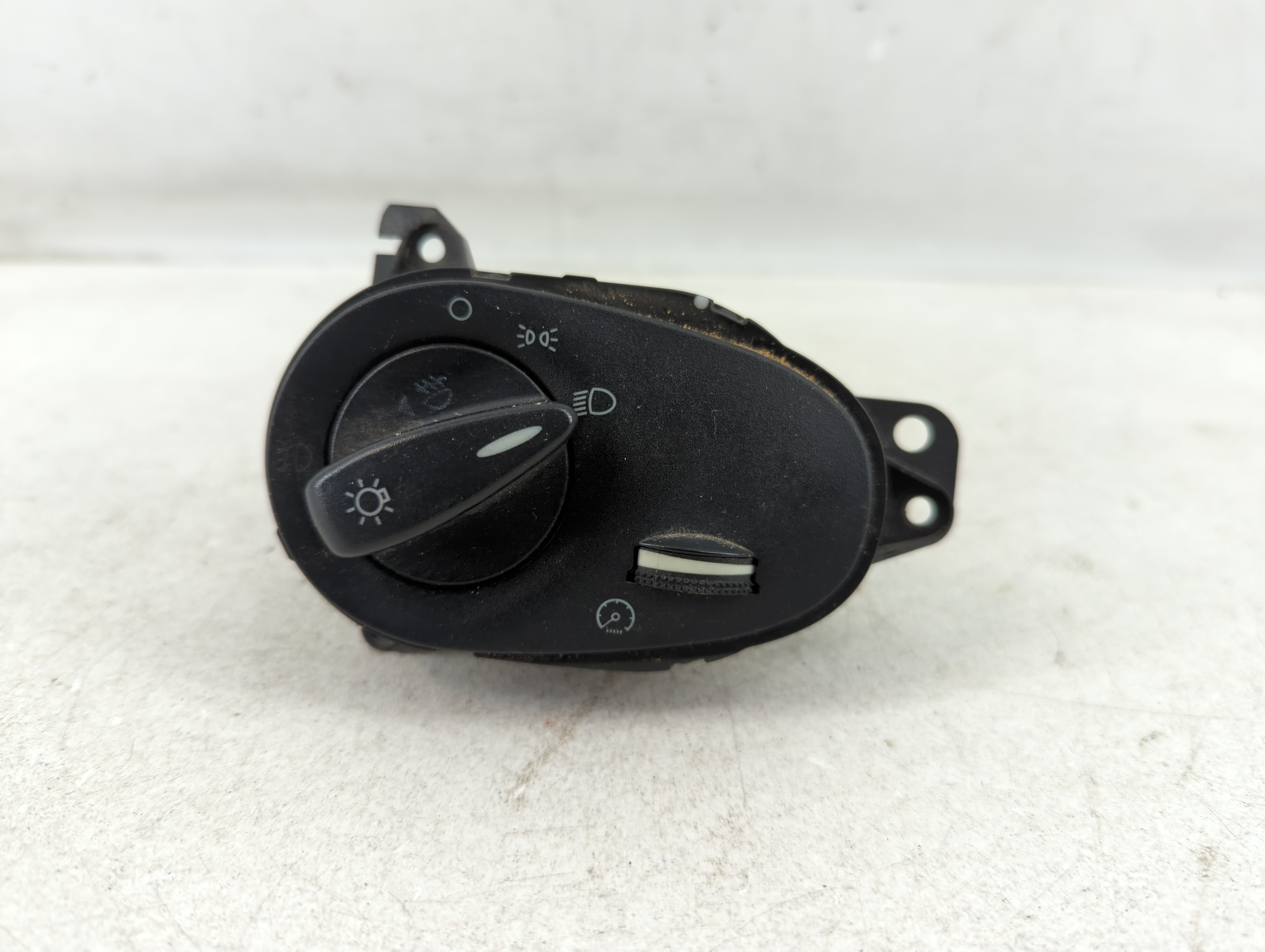 2002-2004 Ford Focus Headlight Head Light Switch Lamp Control 939774 - Oemusedautoparts1.com