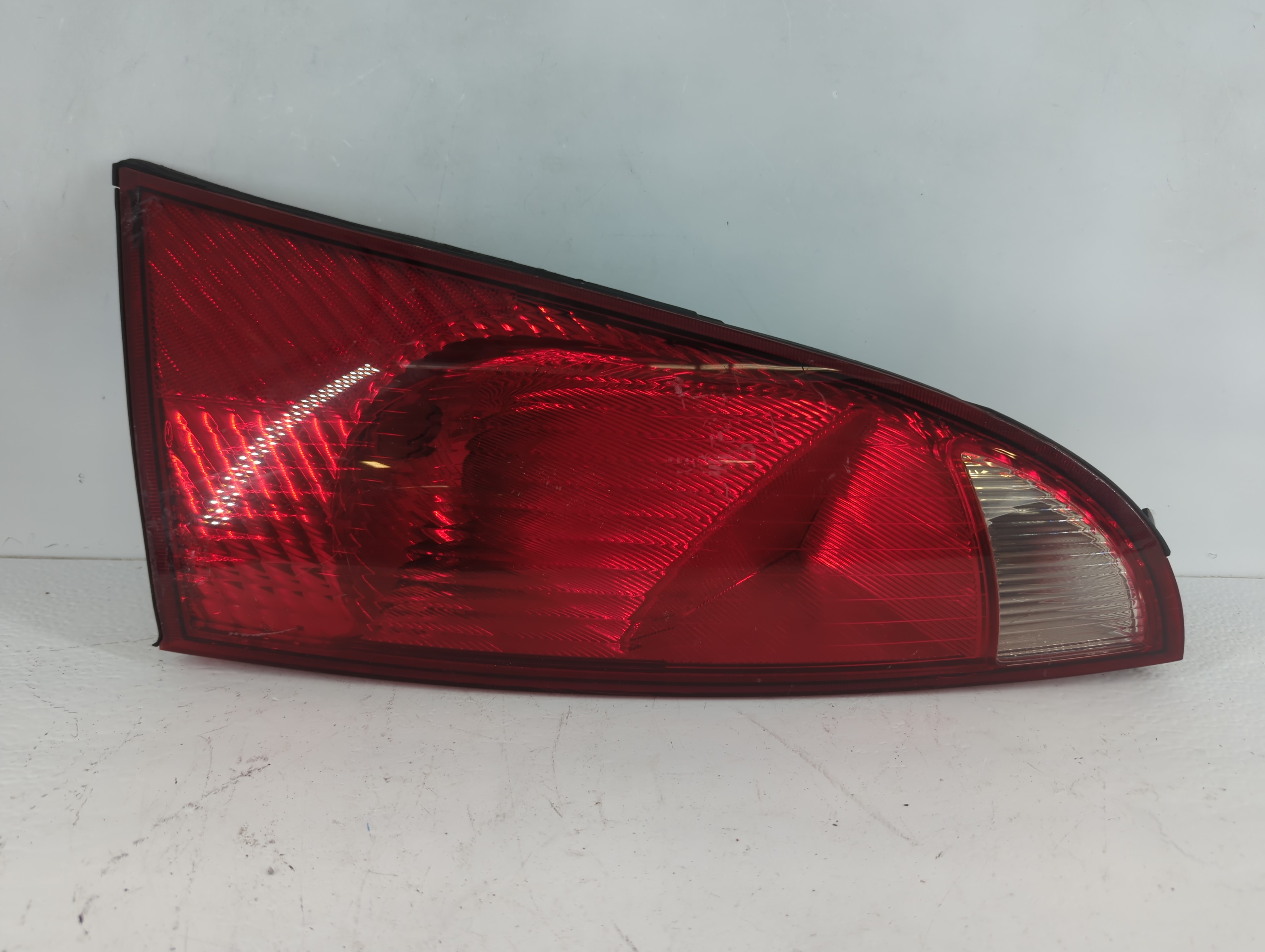 2003 Ford Focus Passenger Right Side Tail Light Taillight Oem 939780 - Oemusedautoparts1.com
