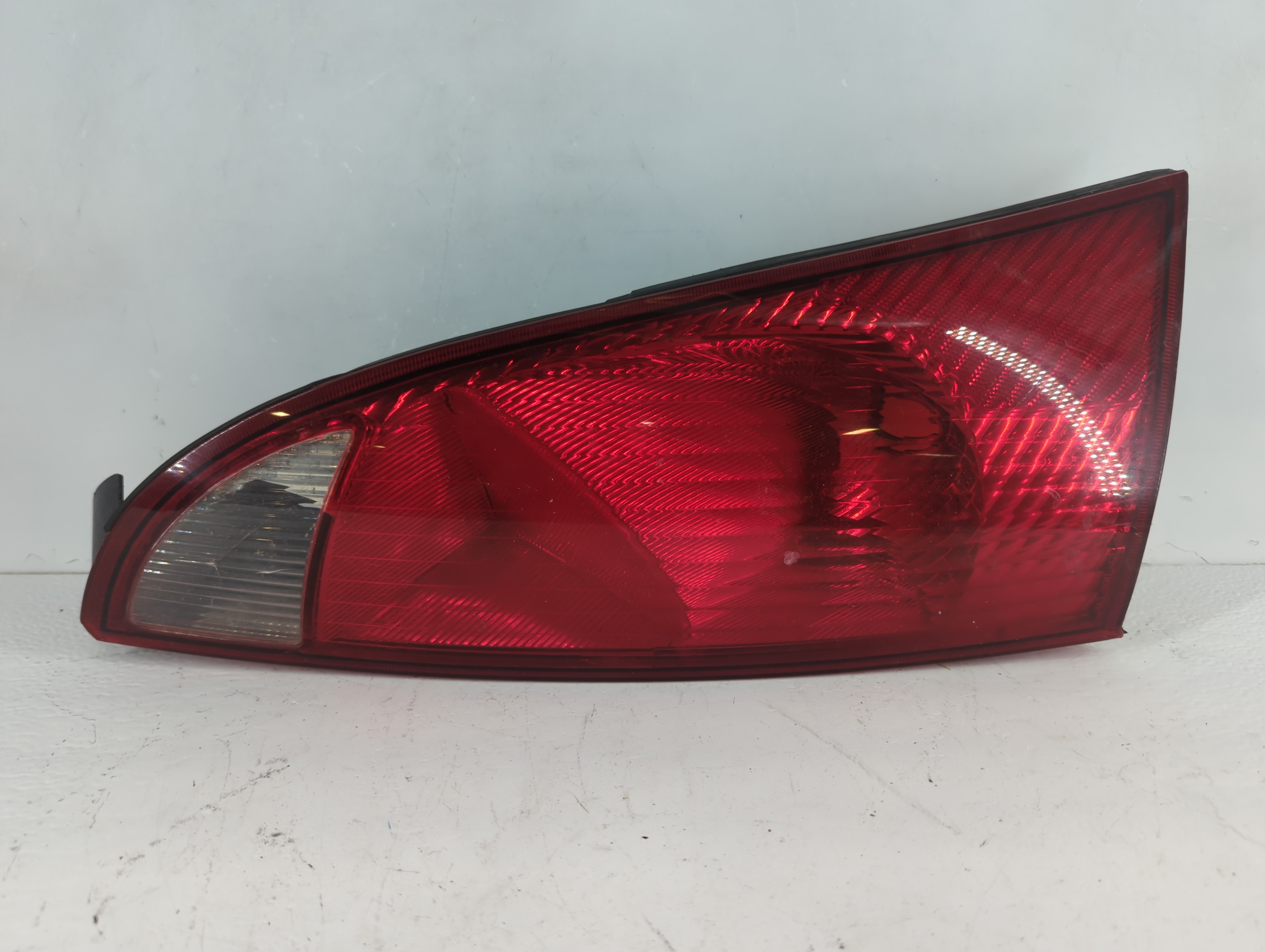 2003 Ford Focus Driver Left Side Tail Light Taillight Oem 939781 - Oemusedautoparts1.com