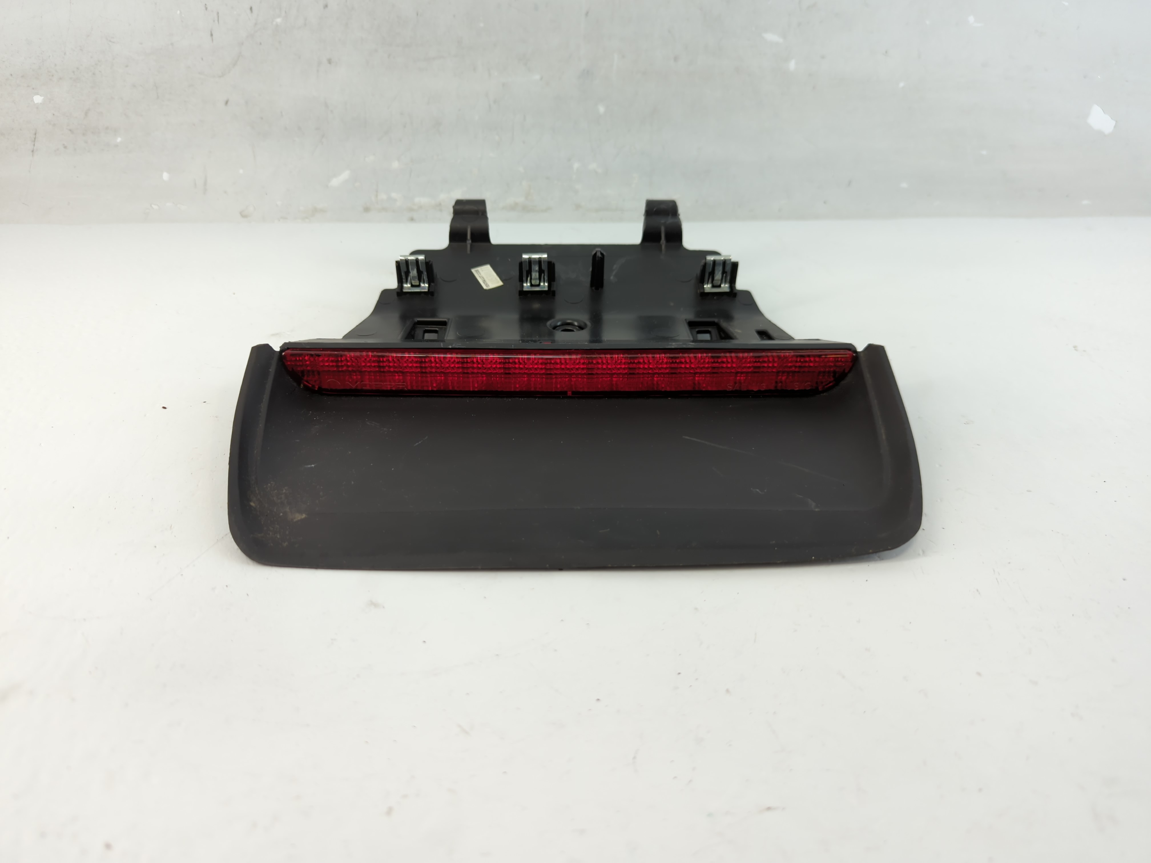 2013 Chrysler 200 Third Brake Light Tail Light 939889 - Oemusedautoparts1.com
