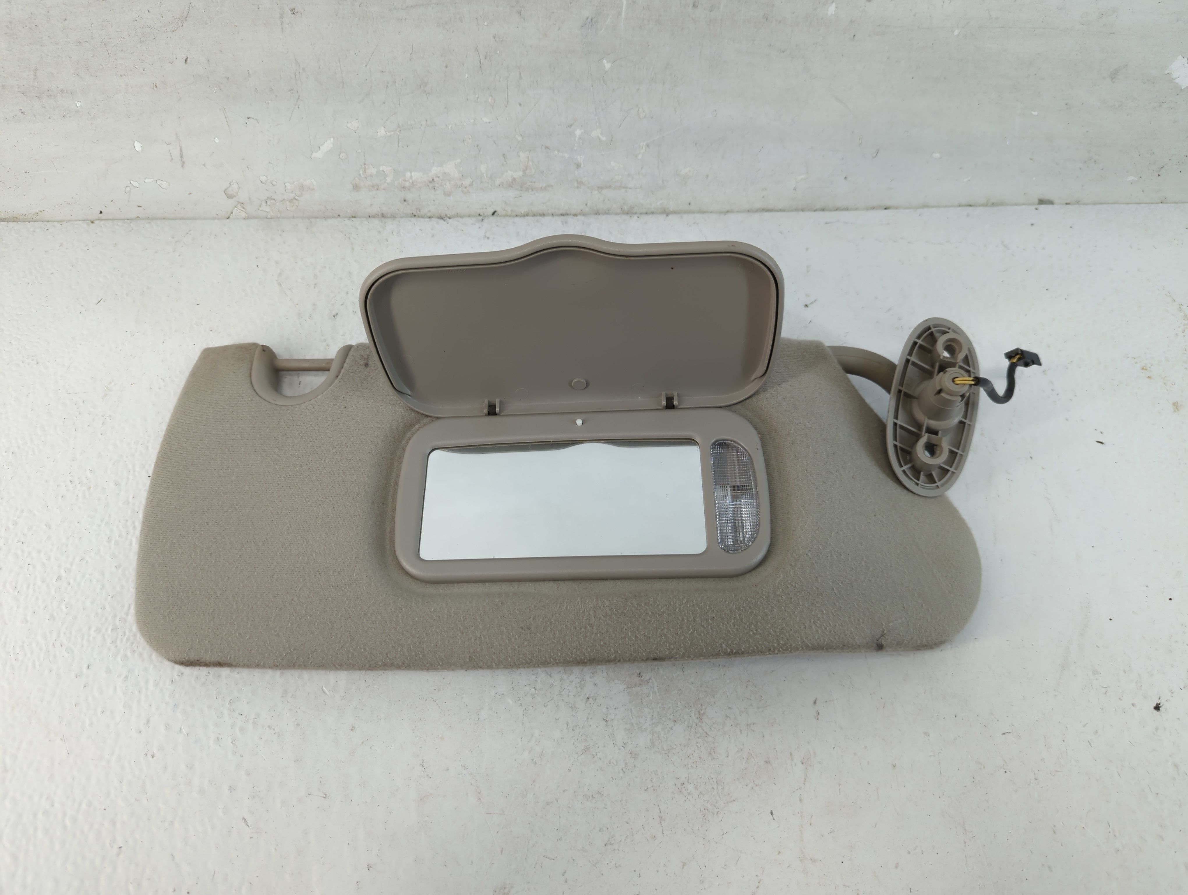 Picture of 2006-2009 Dodge Durango Driver Sun Visor Mirror Left Sunvisor Grey 940029