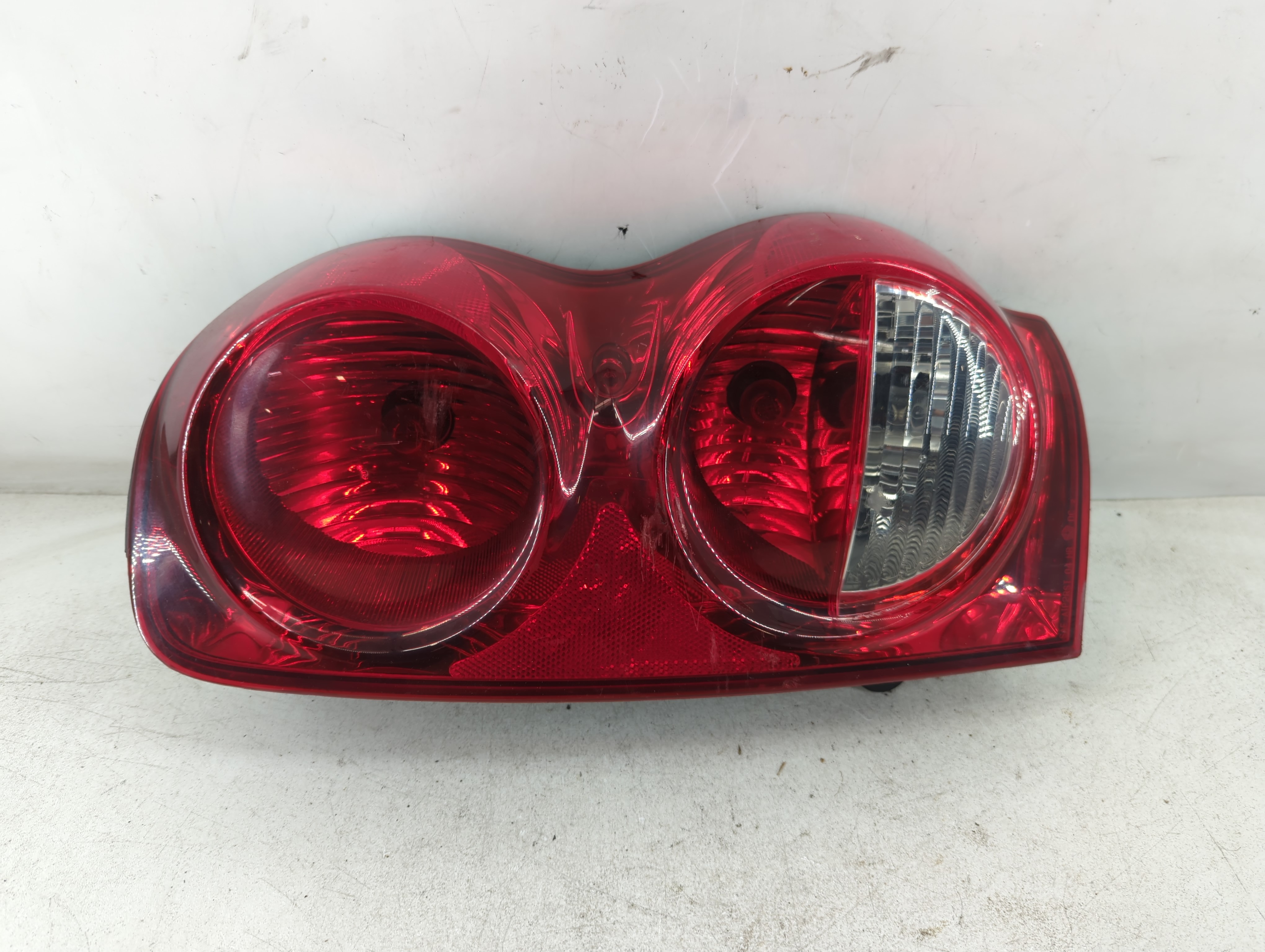 Picture of 2004-2009 Dodge Durango Passenger Right Side Tail Light Taillight Oem 940033