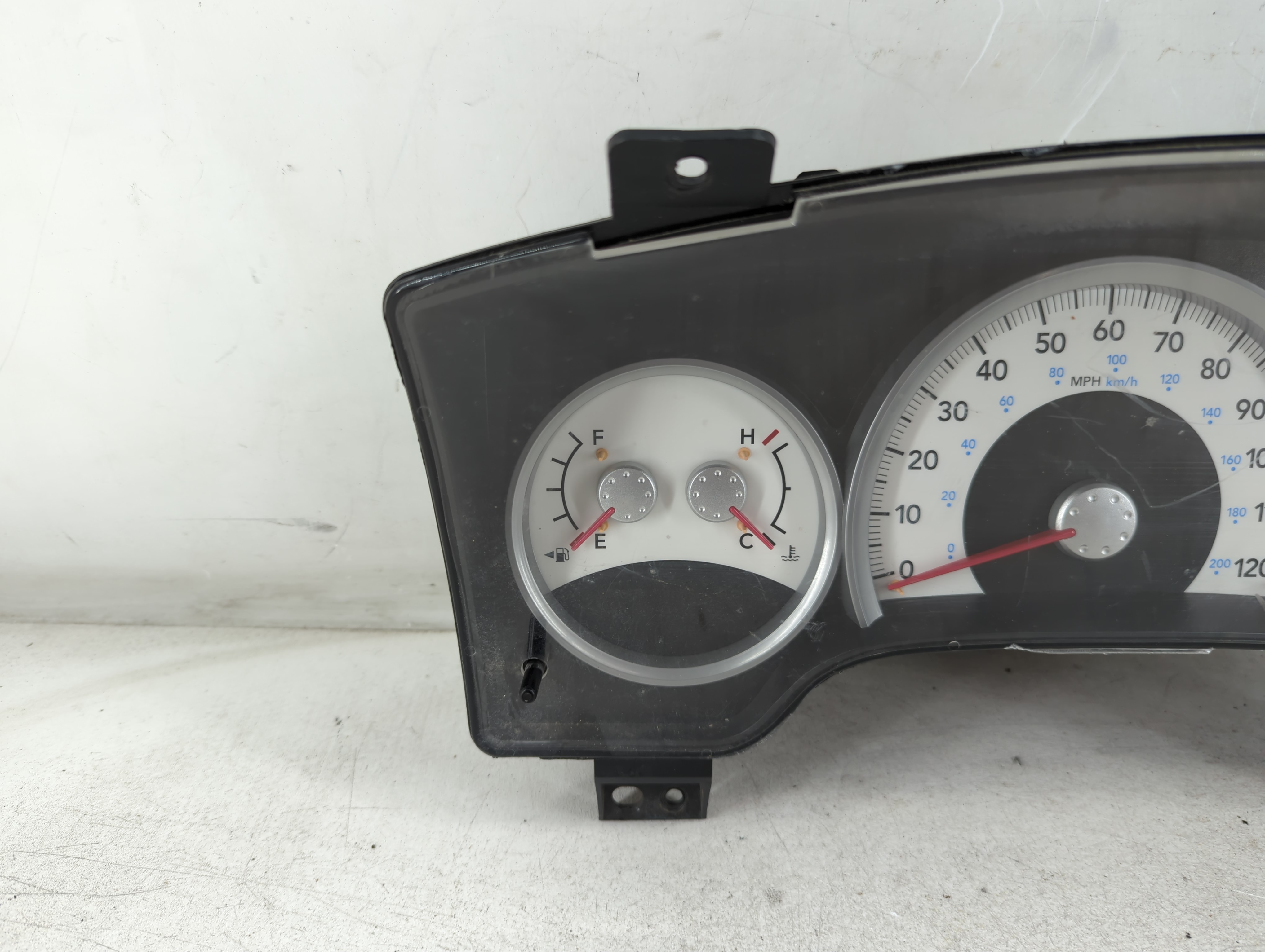2006 Dodge Durango Speedometer Instrument Cluster Gauges 940045 - Oemusedautoparts1.com
