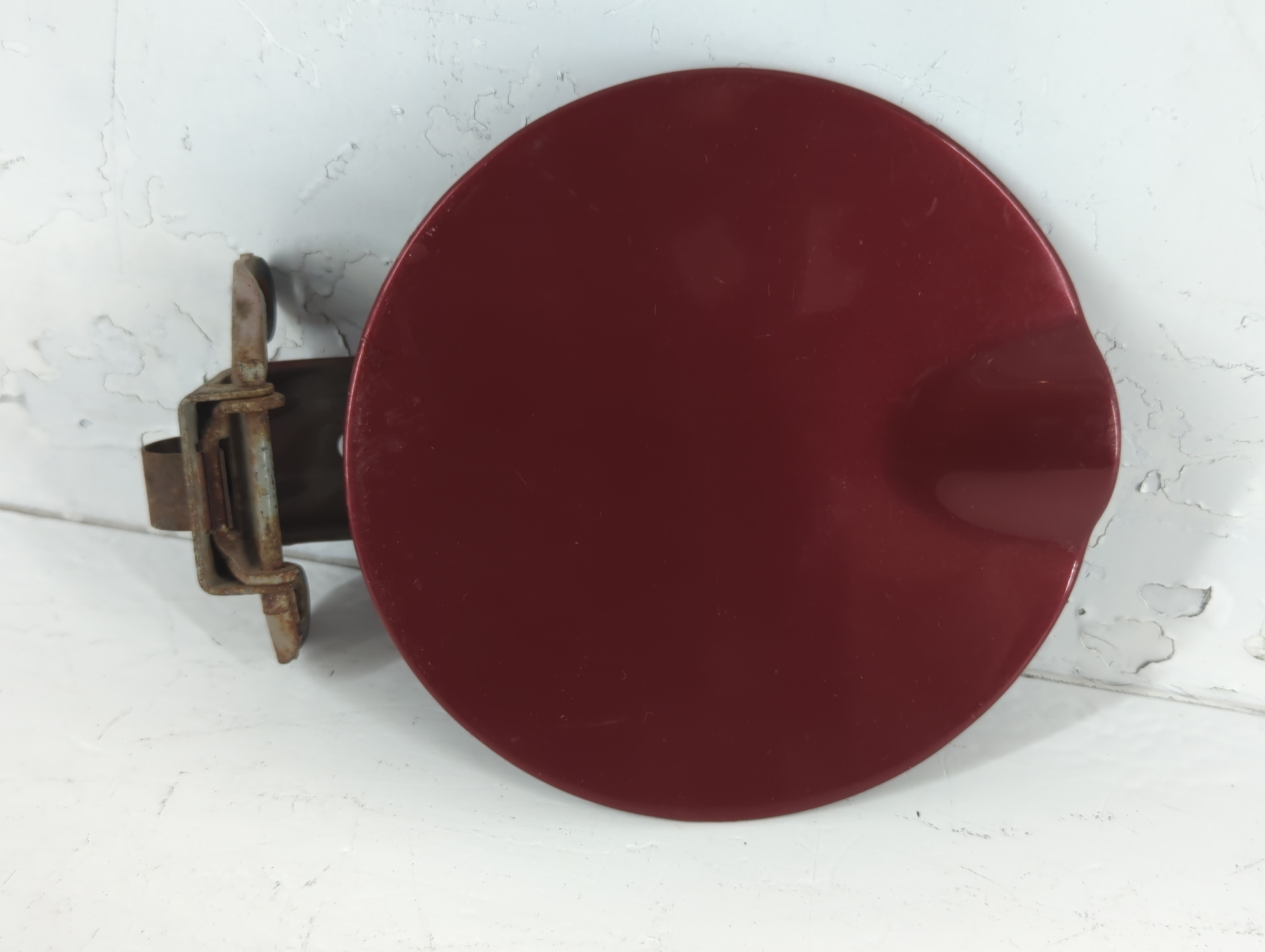 2006 Dodge Durango Fuel Tank Door Lid Gas Tank Red 940050 - Oemusedautoparts1.com