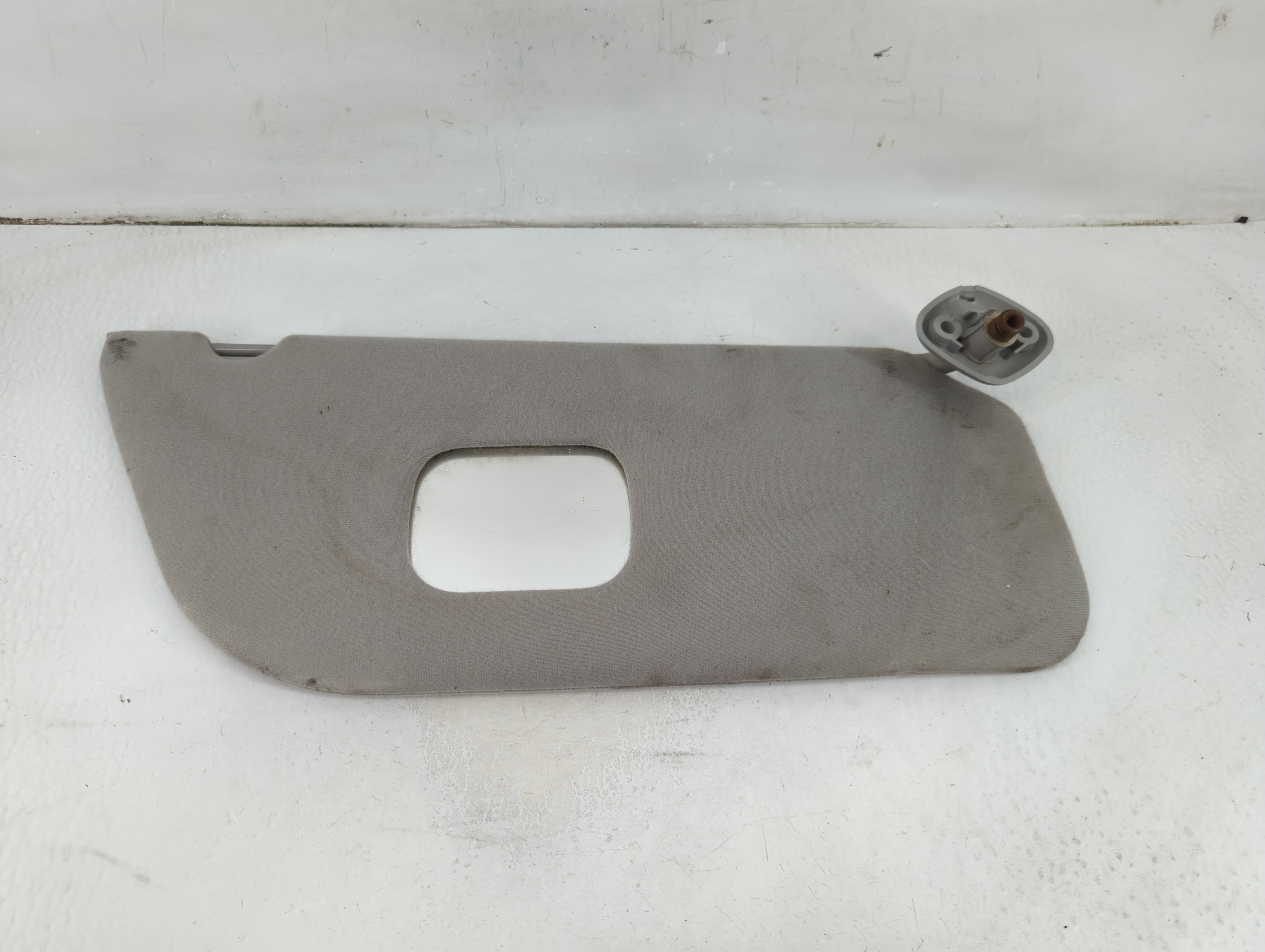 2006 Ford F-250 Super Duty Passenger Sun Visor Mirror Right Sunvisor 940123 - Oemusedautoparts1.com