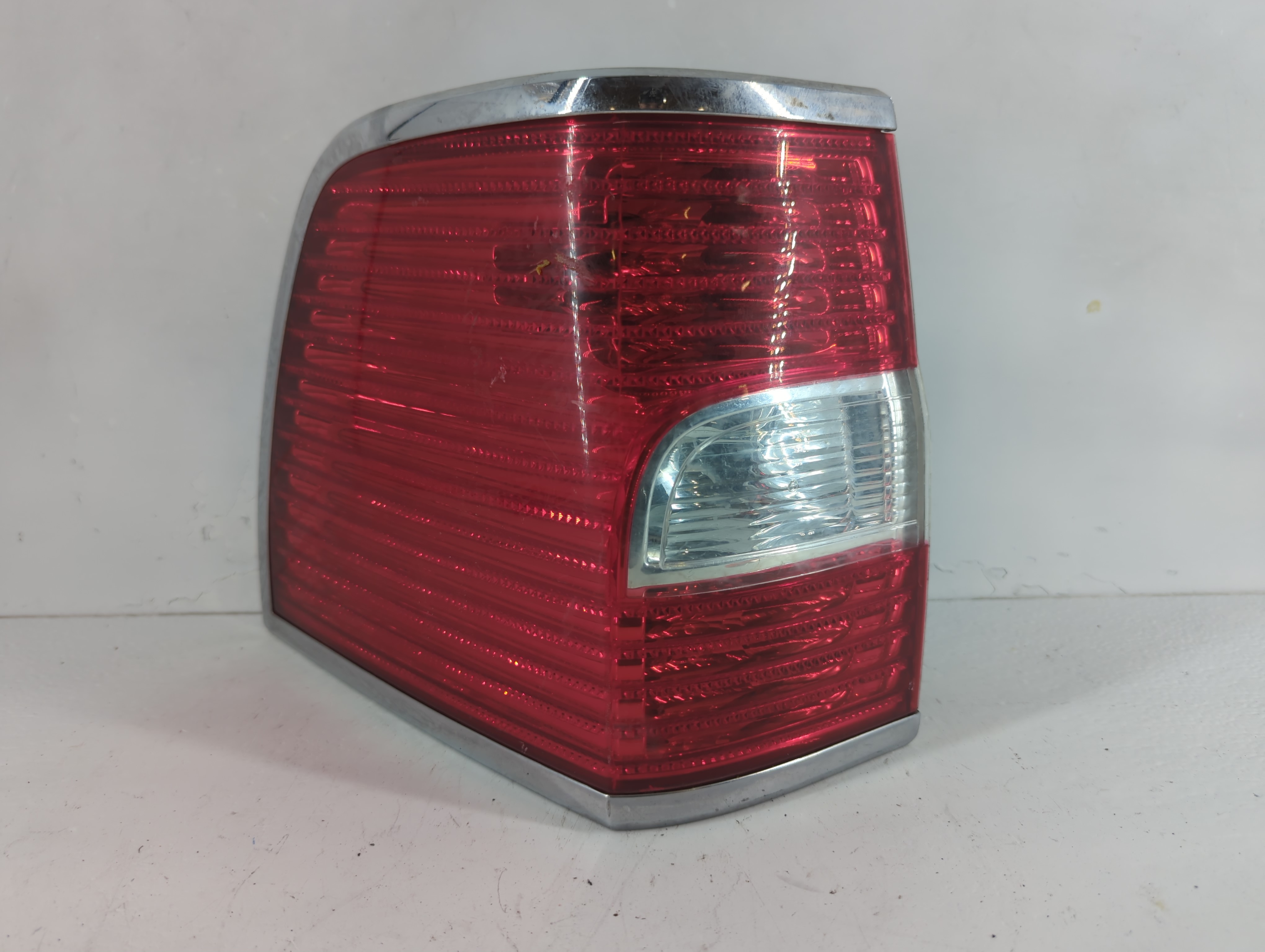 2010 Lincoln Navigator Passenger Right Side Tail Light Taillight Oem 940334 - Oemusedautoparts1.com