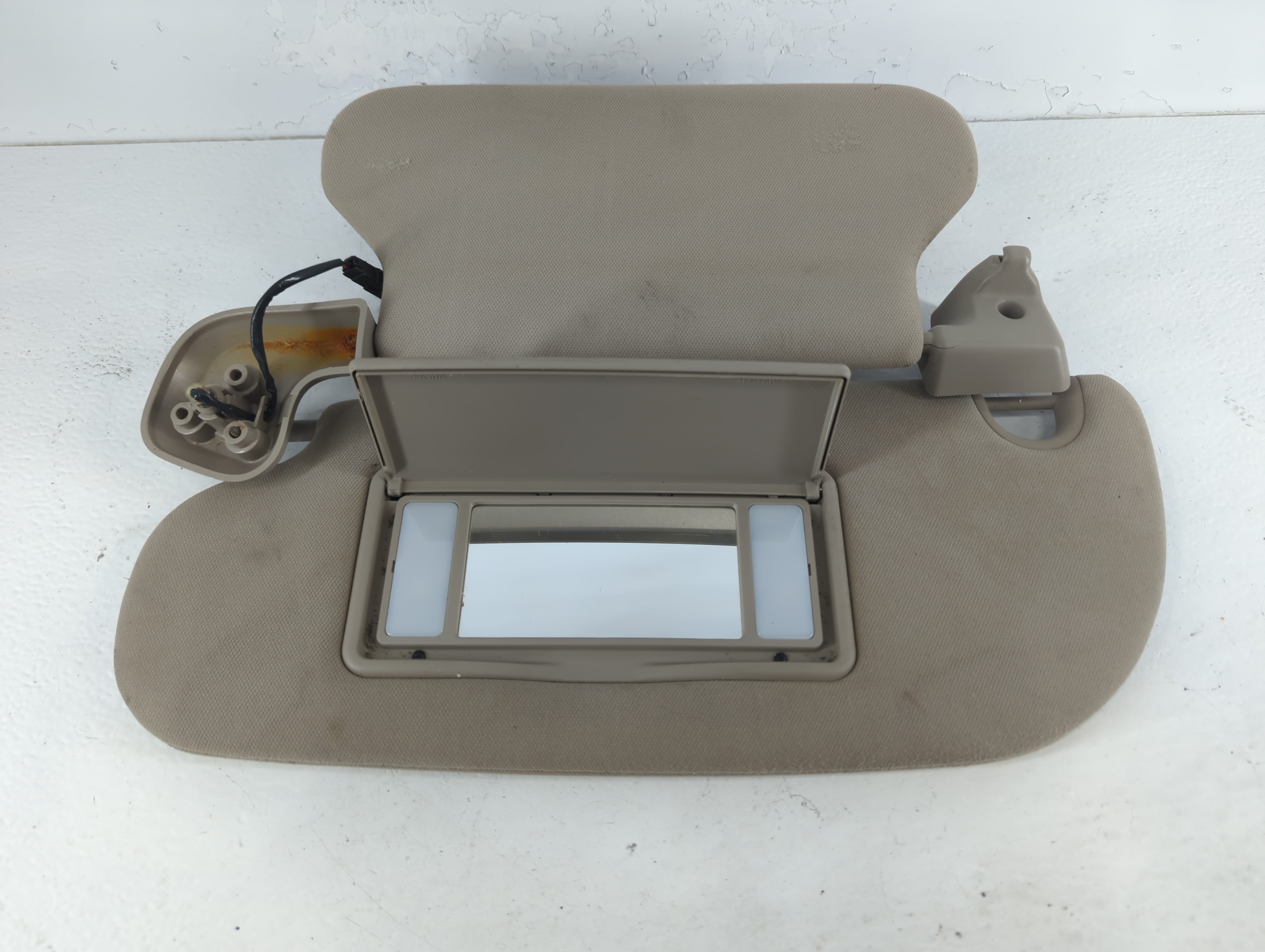 2010 Lincoln Navigator Driver Sun Visor Mirror Left Sunvisor Grey 940343 - Oemusedautoparts1.com