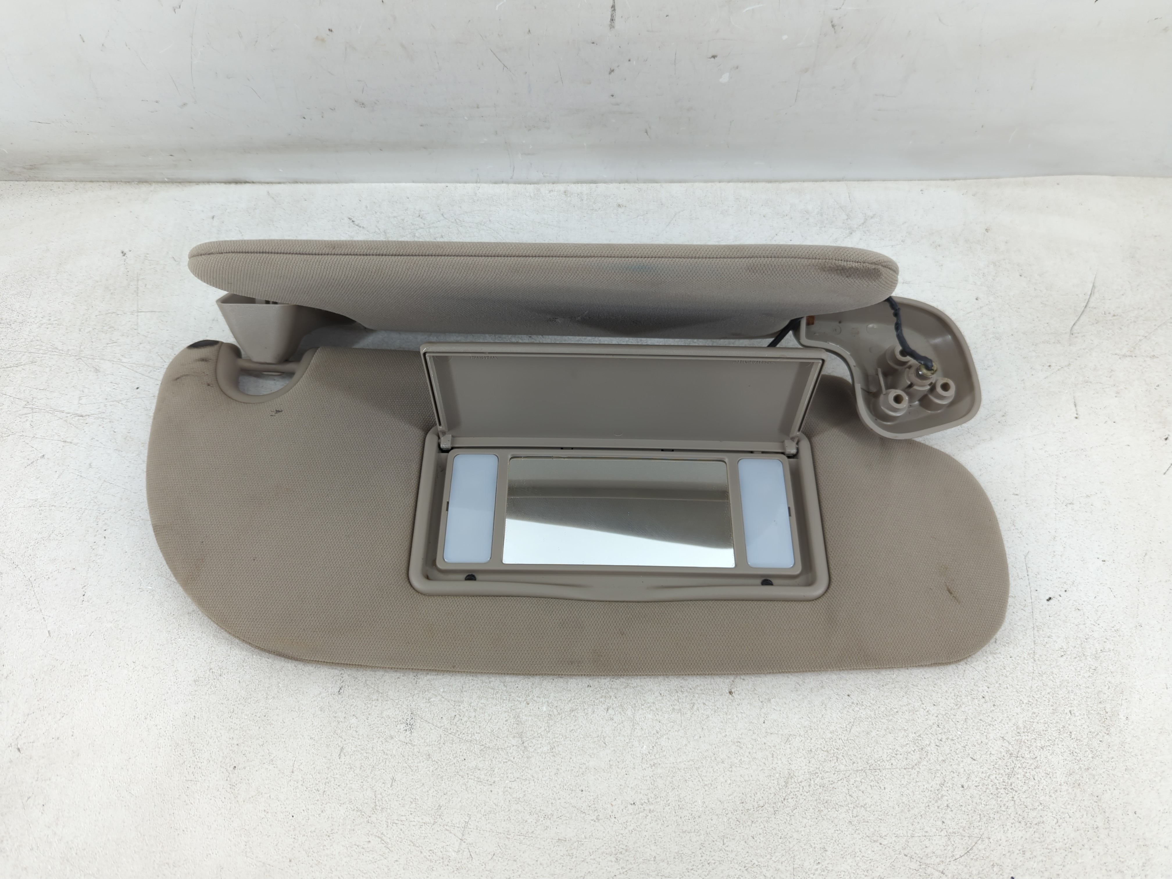 2010 Lincoln Navigator Passenger Sun Visor Mirror Right Sunvisor Grey 940344 - Oemusedautoparts1.com