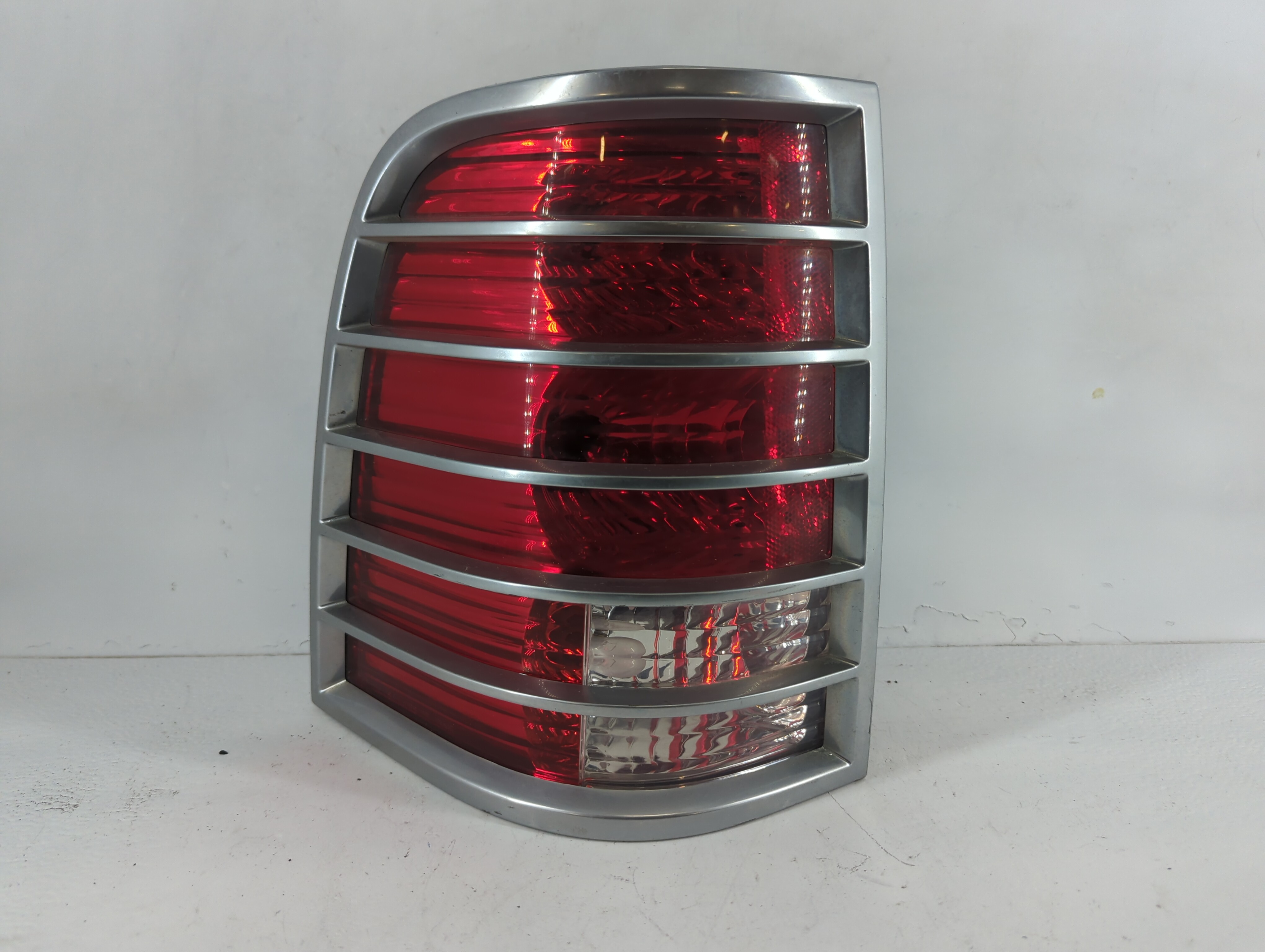2002-2005 Mercury Mountaineer Driver Left Side Tail Light Taillight Oem 940413 - Oemusedautoparts1.com