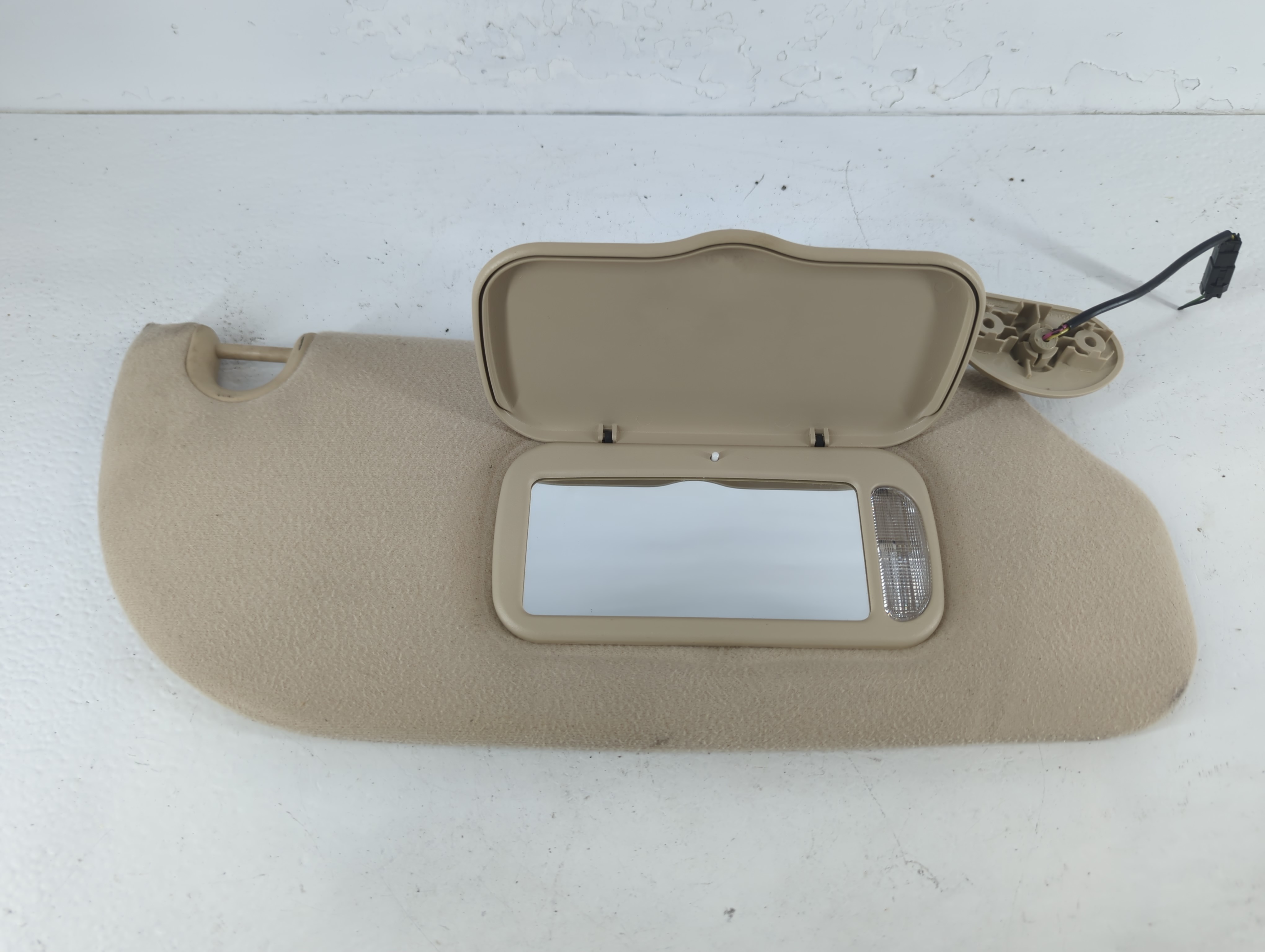 2006-2009 Ford Explorer Passenger Sun Visor Mirror Right Sunvisor Beige 940477 - Oemusedautoparts1.com