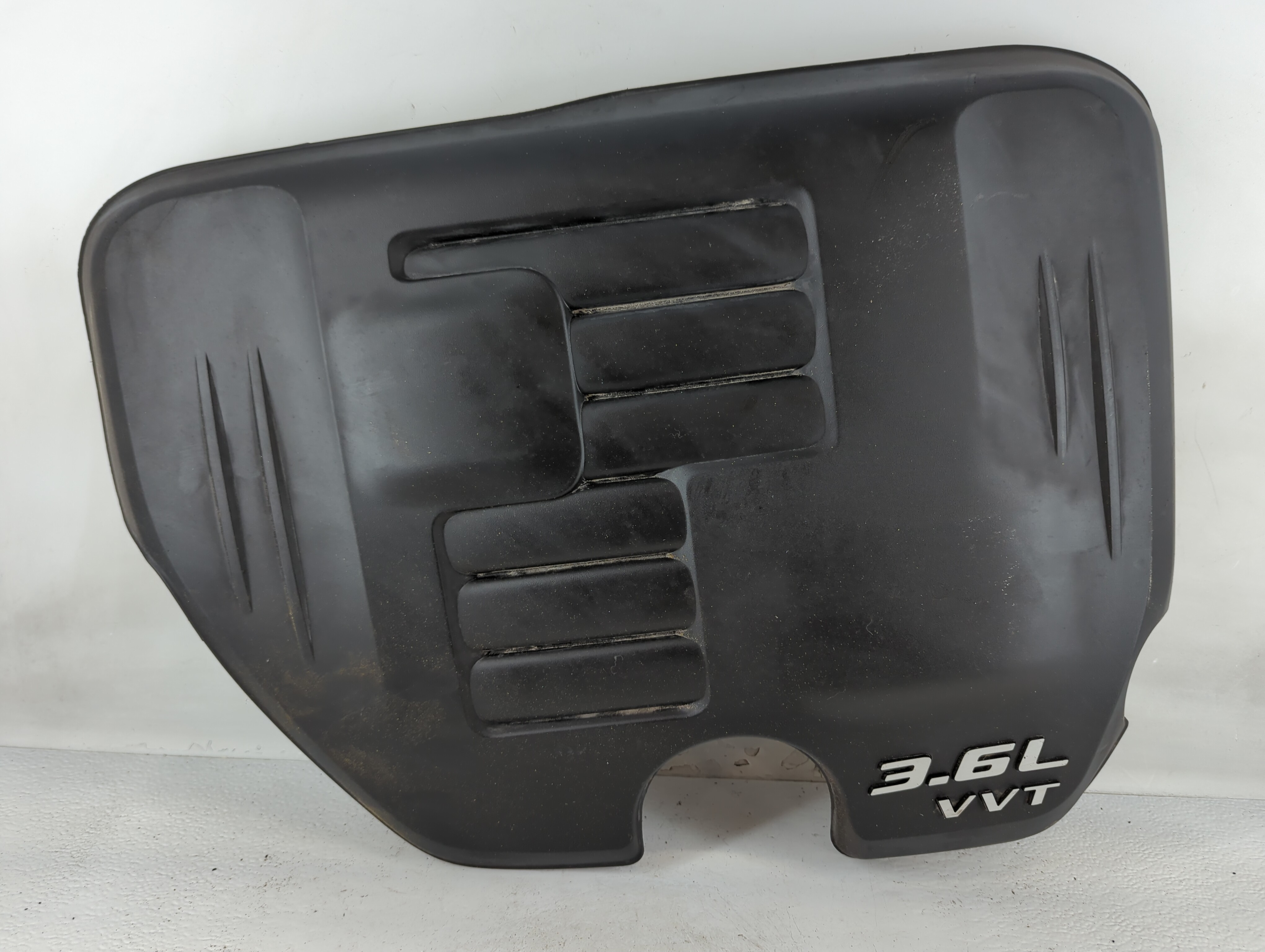 2020 Chrysler 300 Engine Cover 940627 - Oemusedautoparts1.com