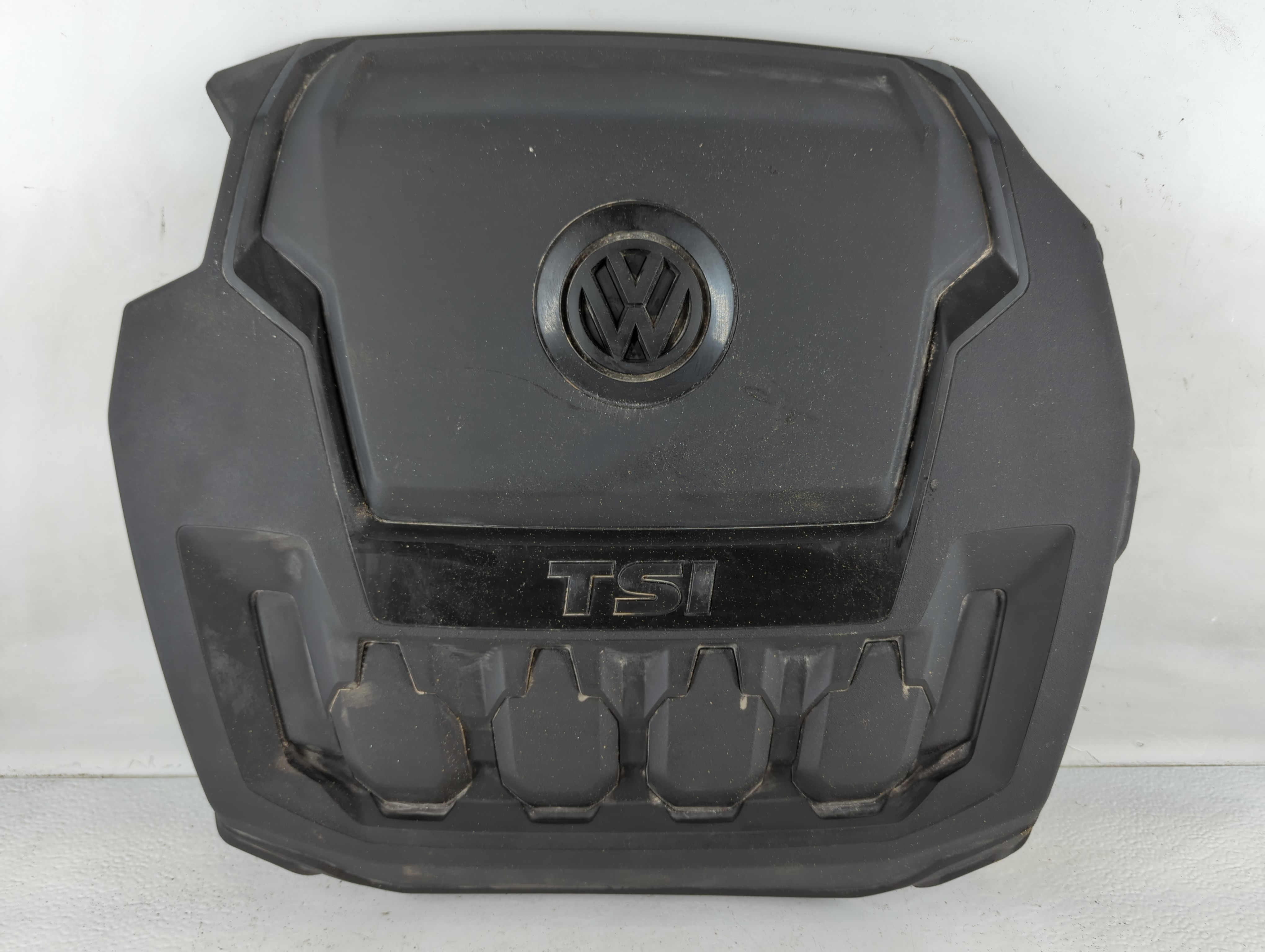 Picture of 2018 Volkswagen Tiguan Engine Cover 940631