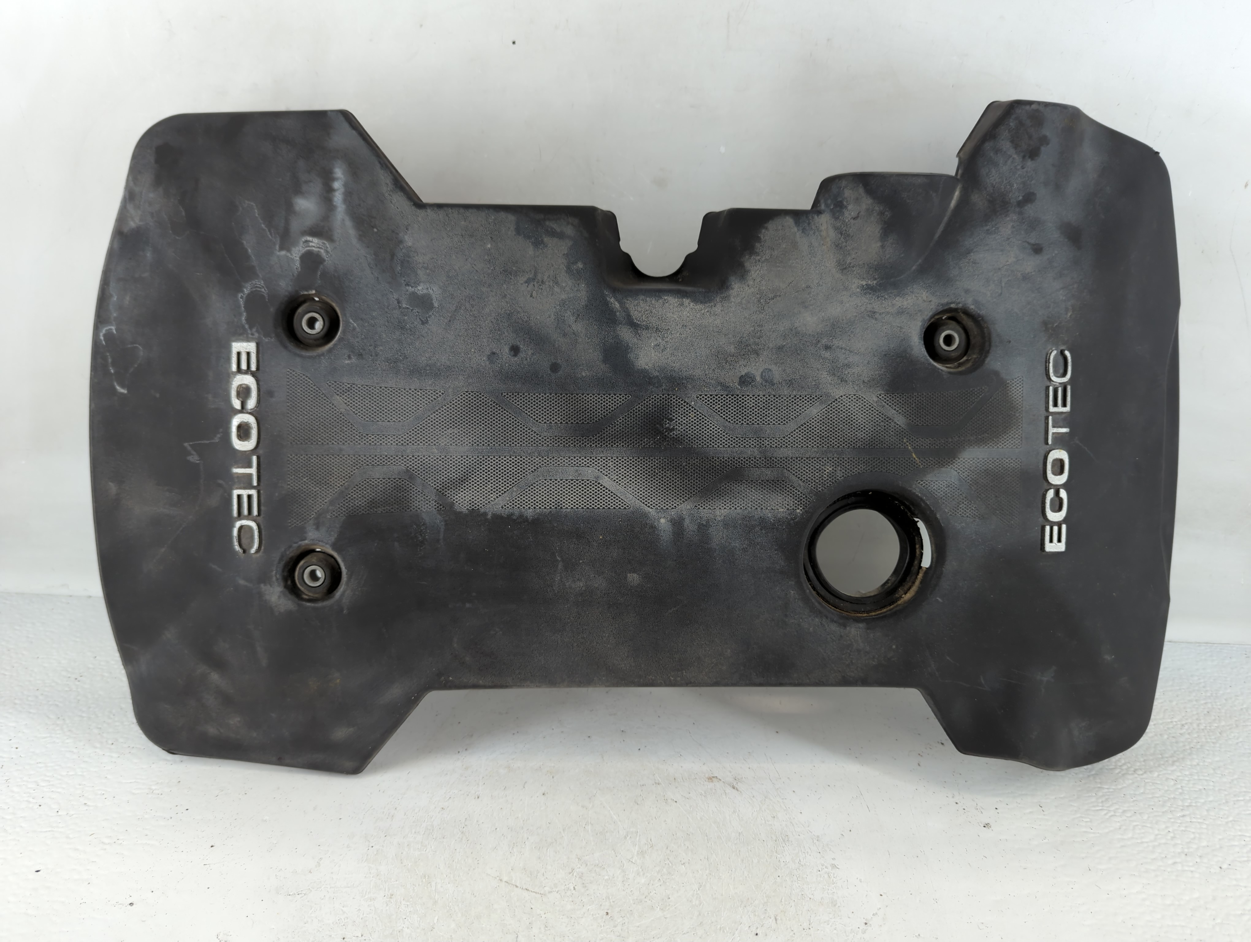 2017 Buick Regal Engine Cover 940682 - Oemusedautoparts1.com