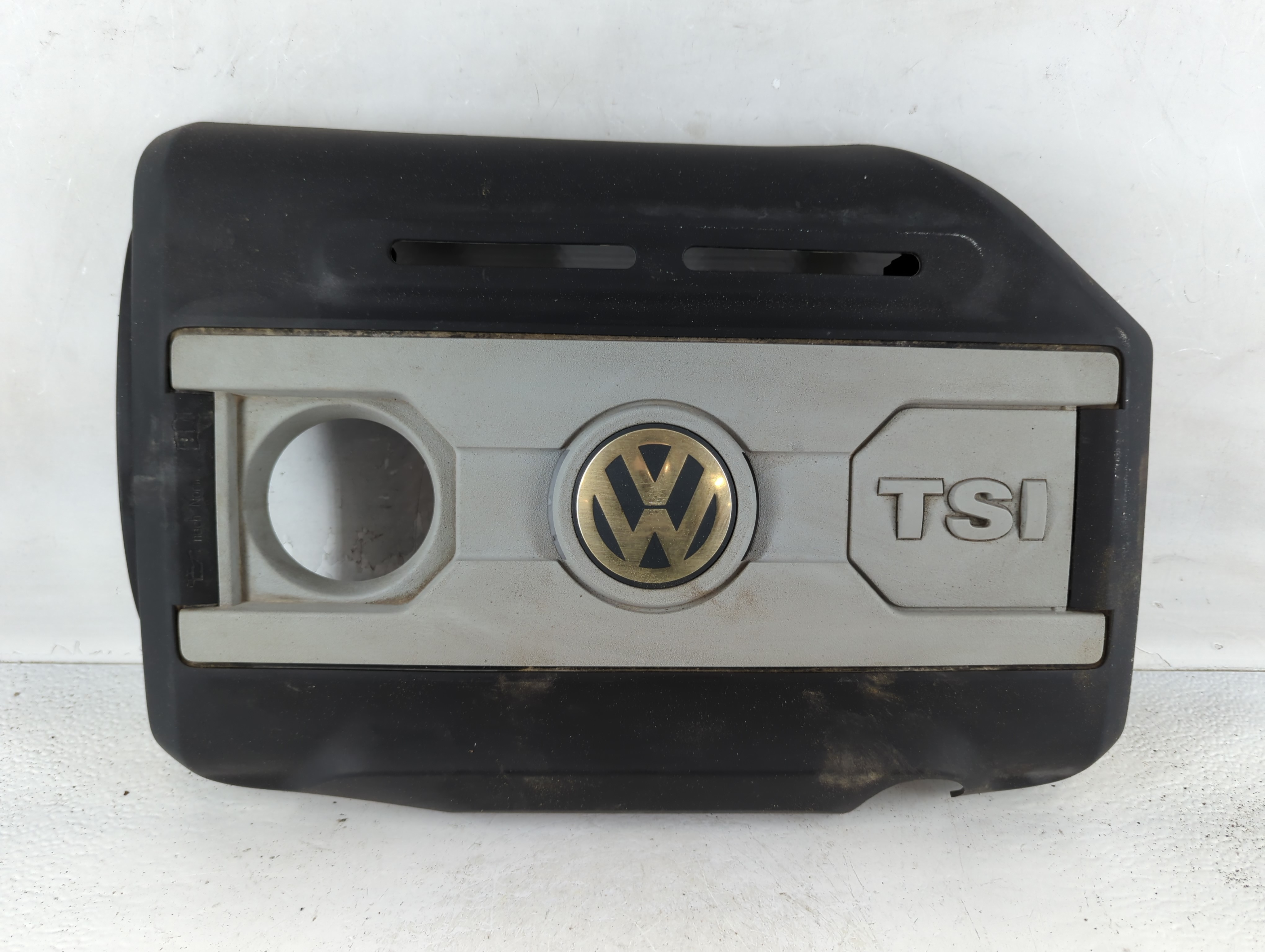 2009 Volkswagen Passat Engine Cover 940689 - Oemusedautoparts1.com