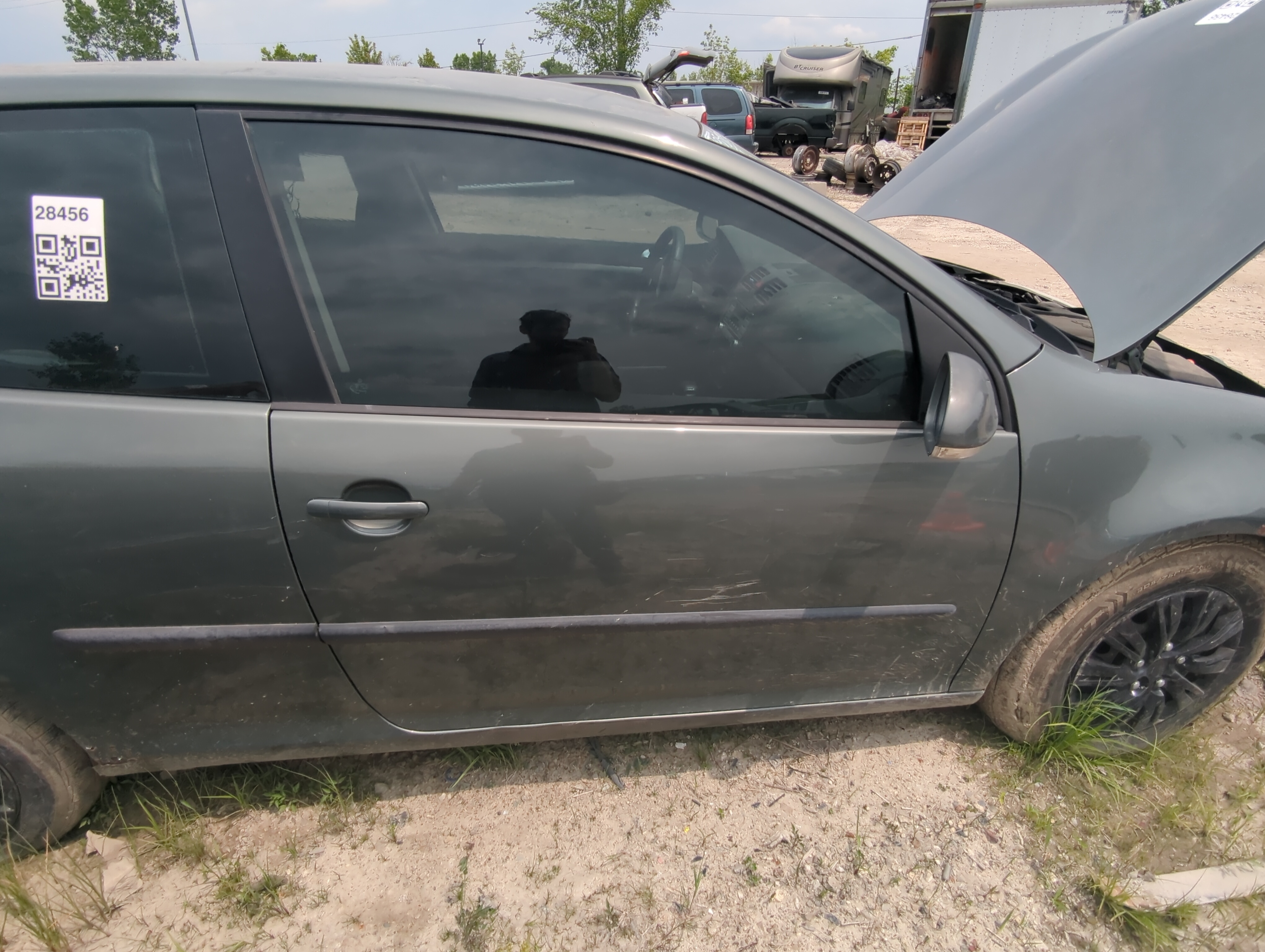 Picture of 2006-2009 Volkswagen Rabbit Passenger Front Door Oem 940926