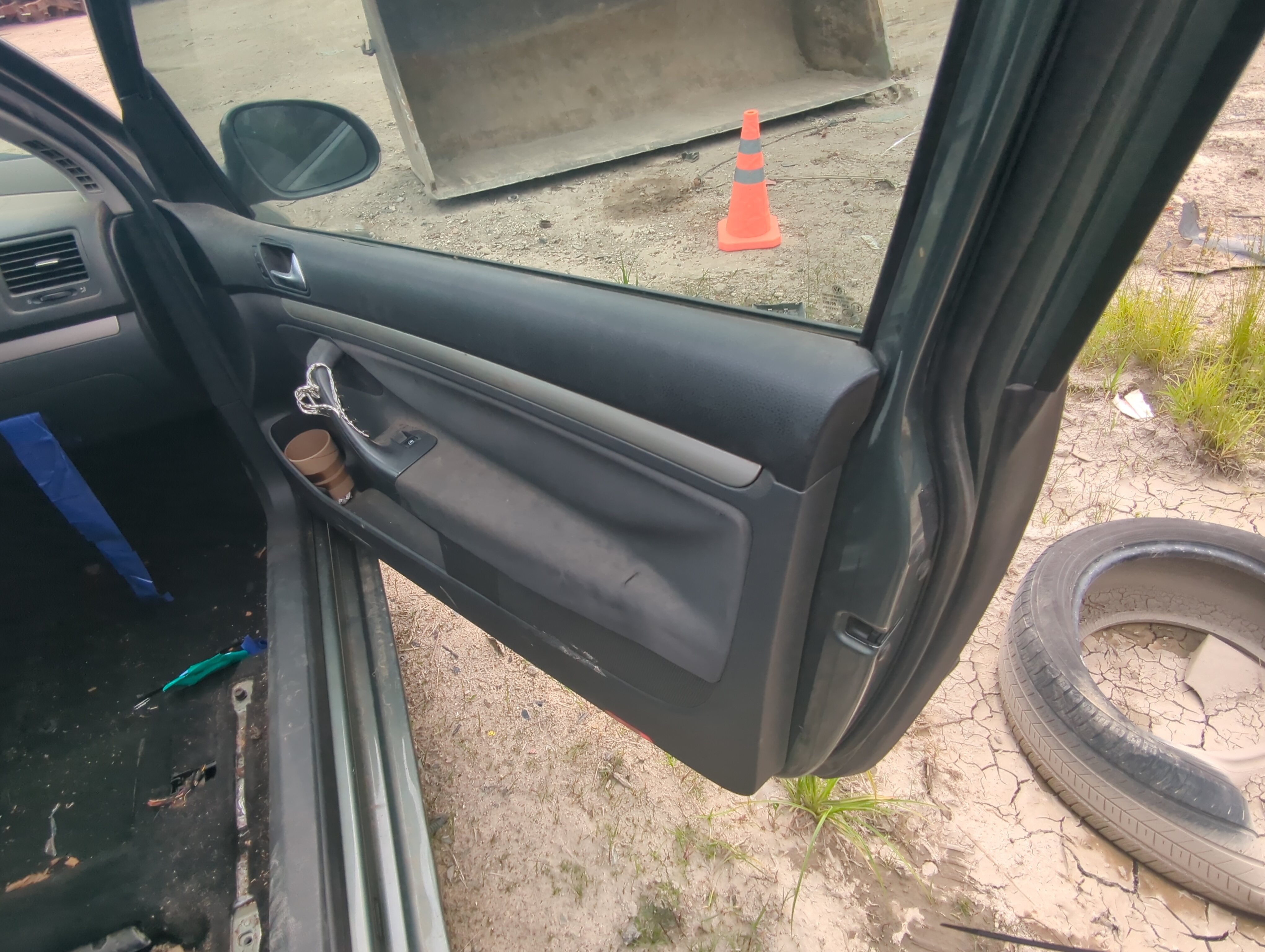 Picture of 2007 Volkswagen Rabbit Front Right Passenger Interior Door Panel Trim 941043