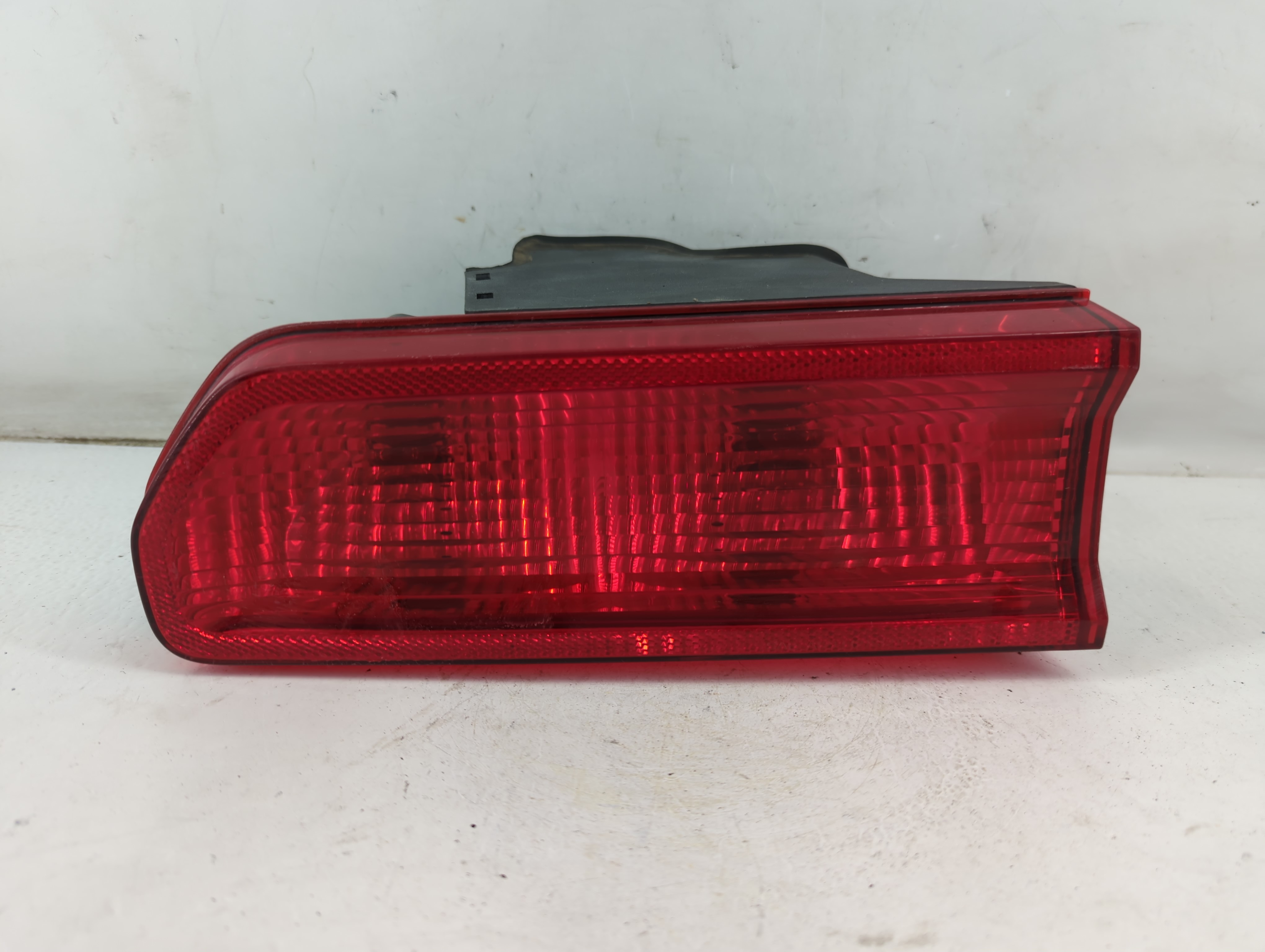 Picture of 2008-2014 Dodge Challenger Driver Left Side Tail Light Taillight Oem 941125