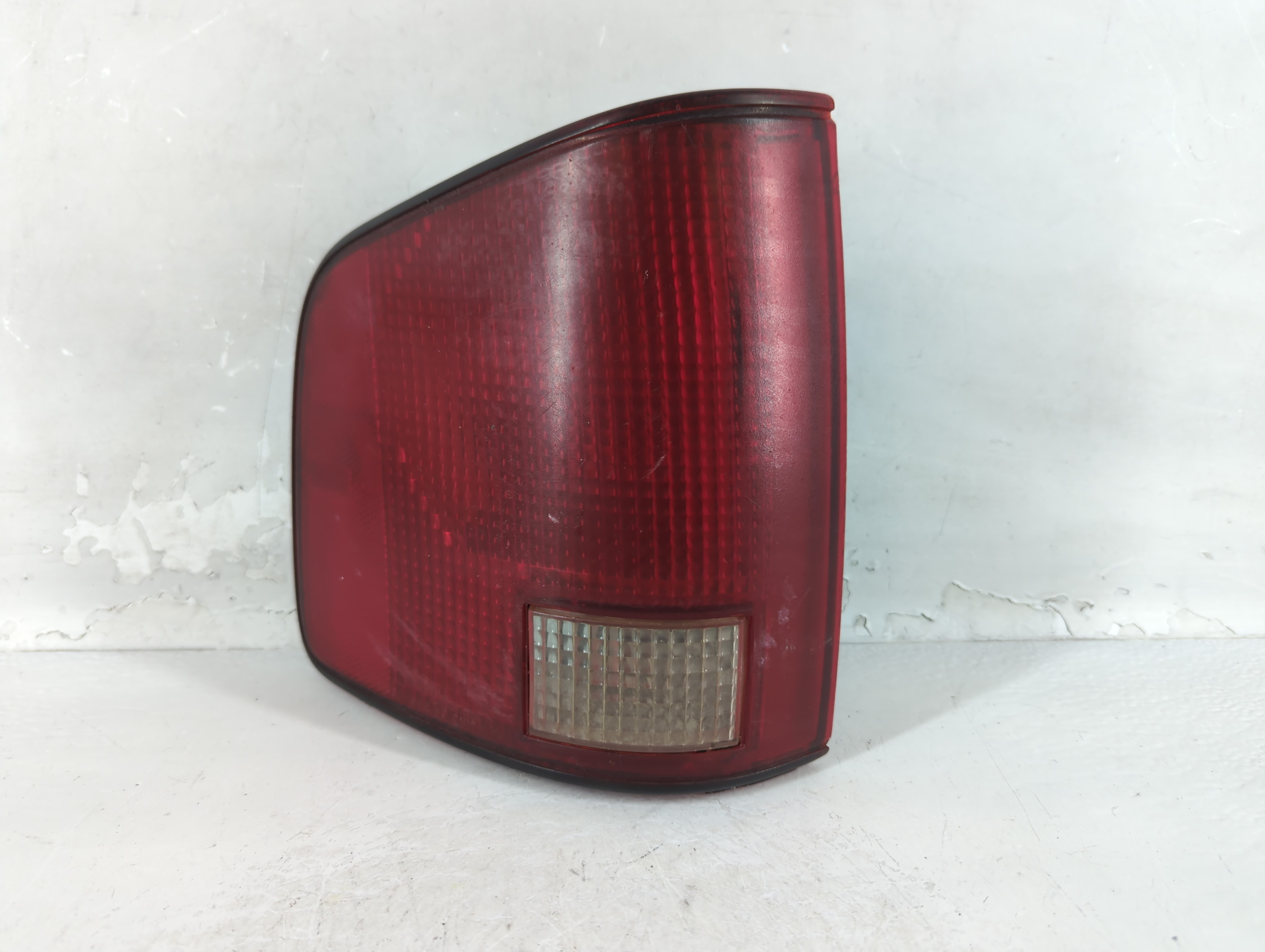 Picture of Gmc Chevrolet Driver Left Side Tail Light Taillight Oem 941139