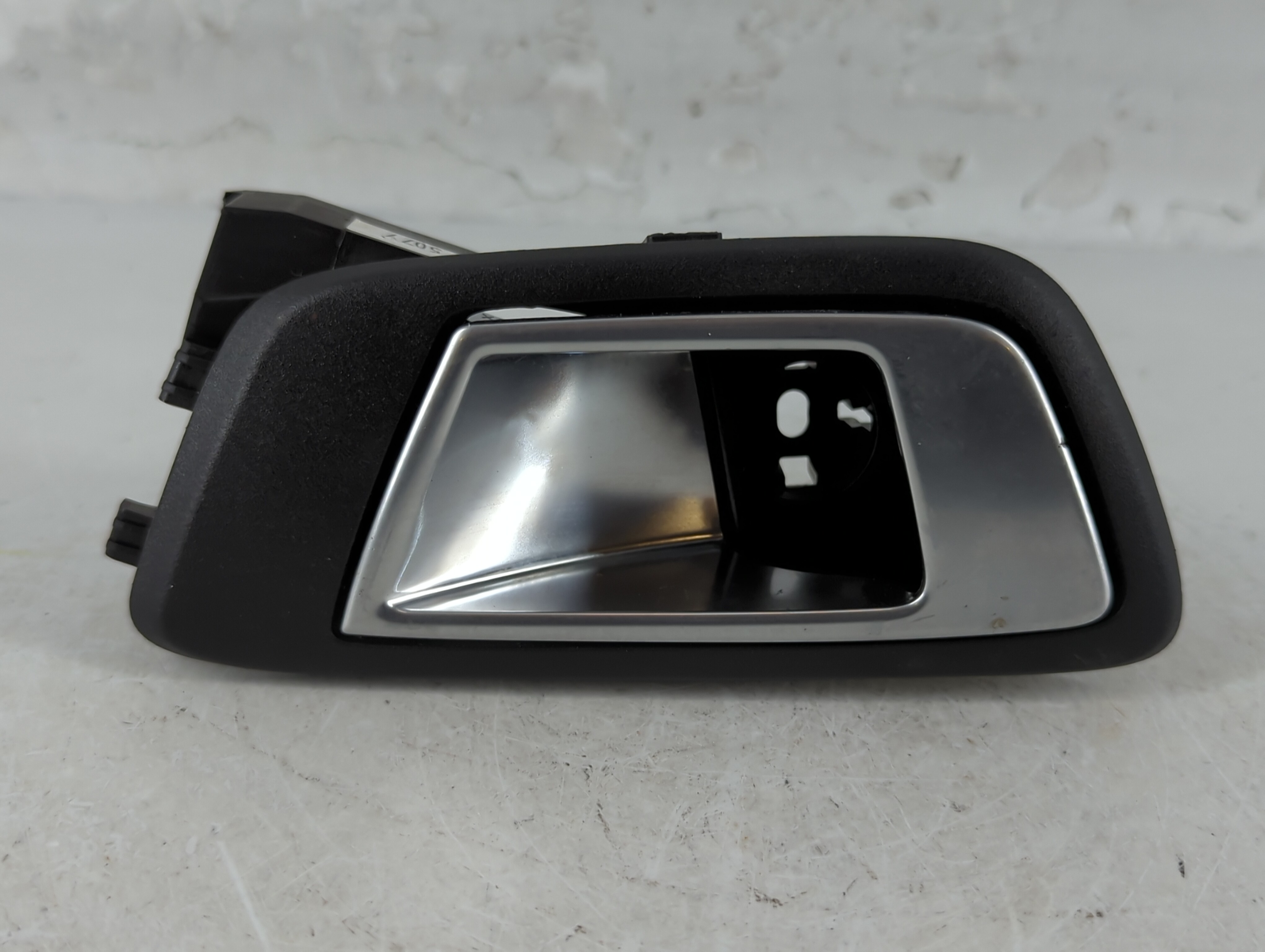 2015 Ford Fiesta Passenger Side Front Inside Door Handle Oem 941168 - Oemusedautoparts1.com