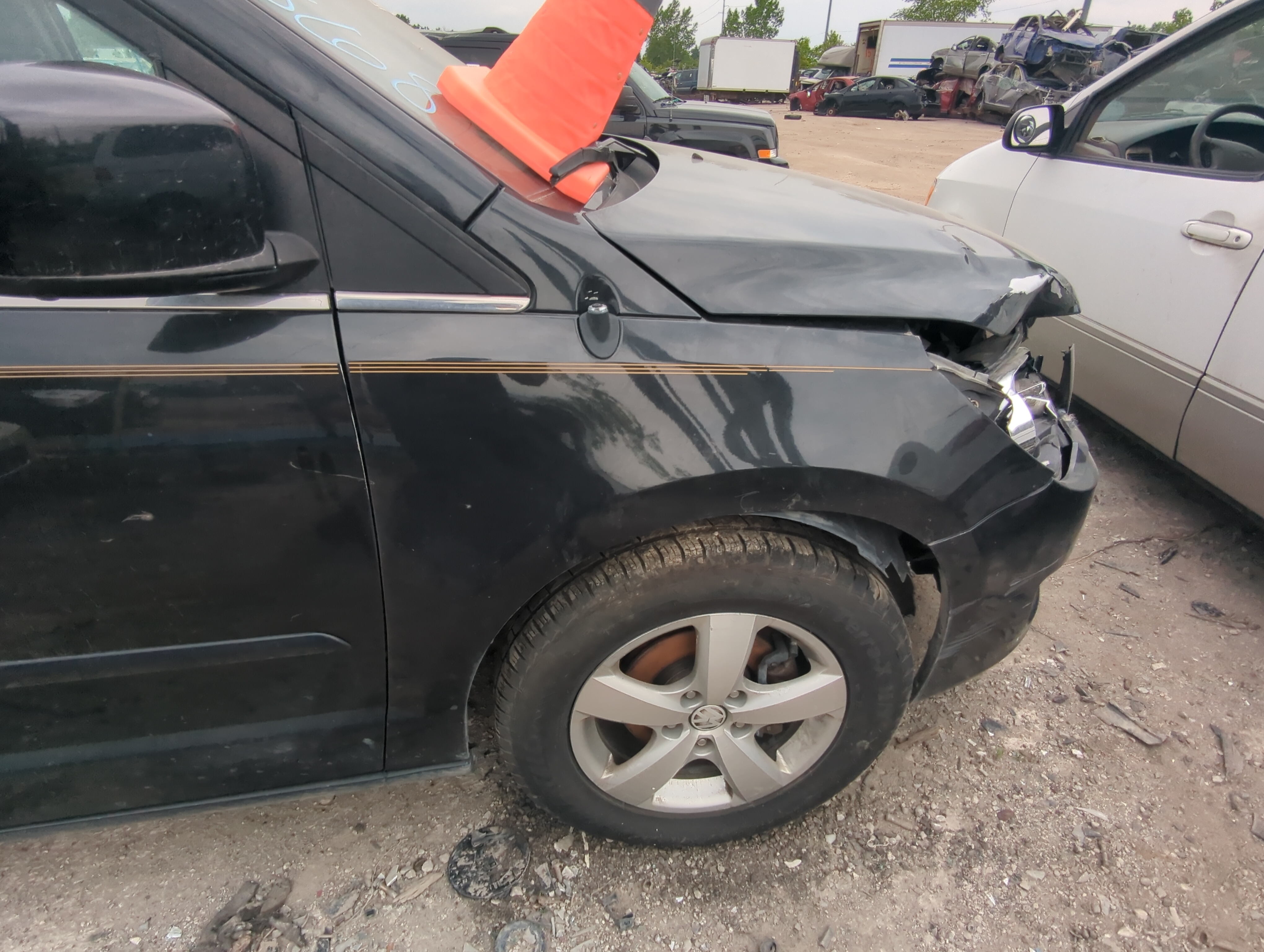 Picture of 2009-2014 Volkswagen Routan Passenger Fender 941343
