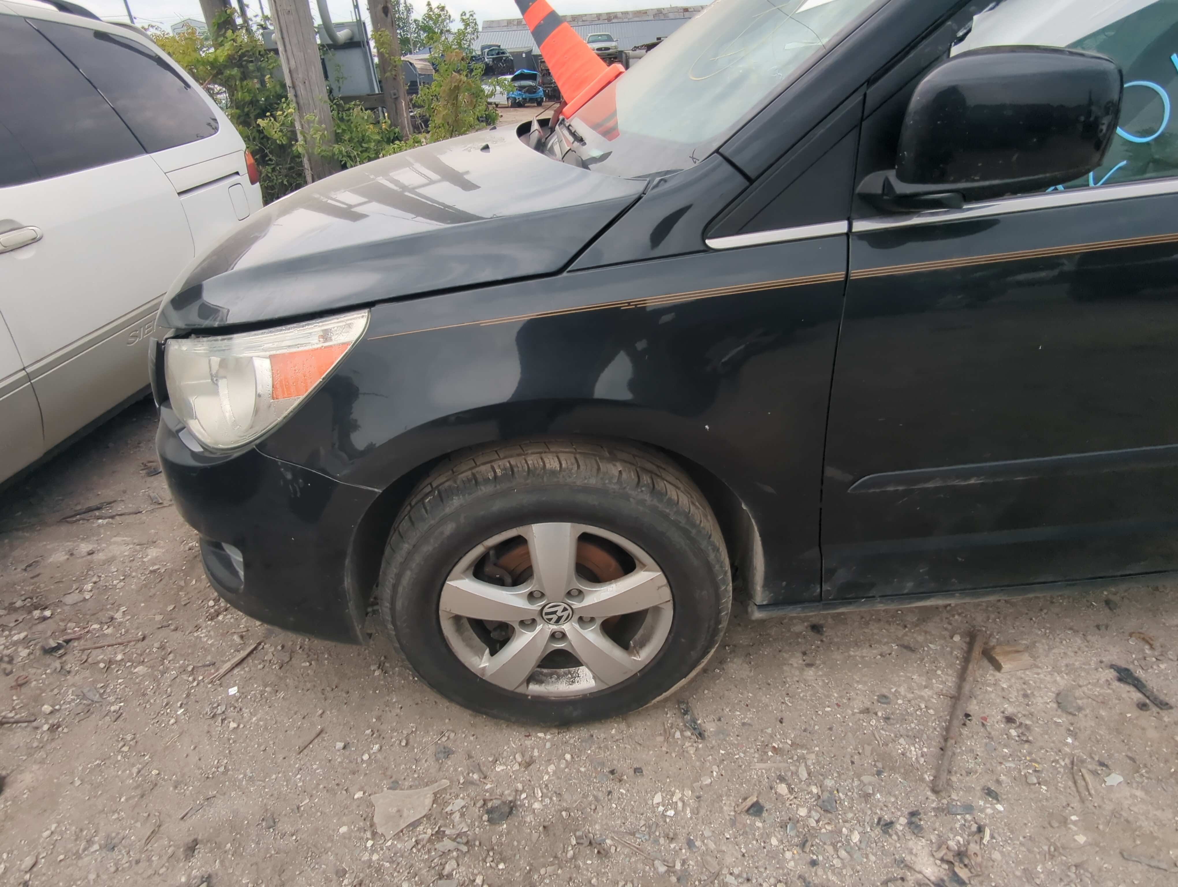 Picture of 2009-2014 Volkswagen Routan Driver Fender 941346