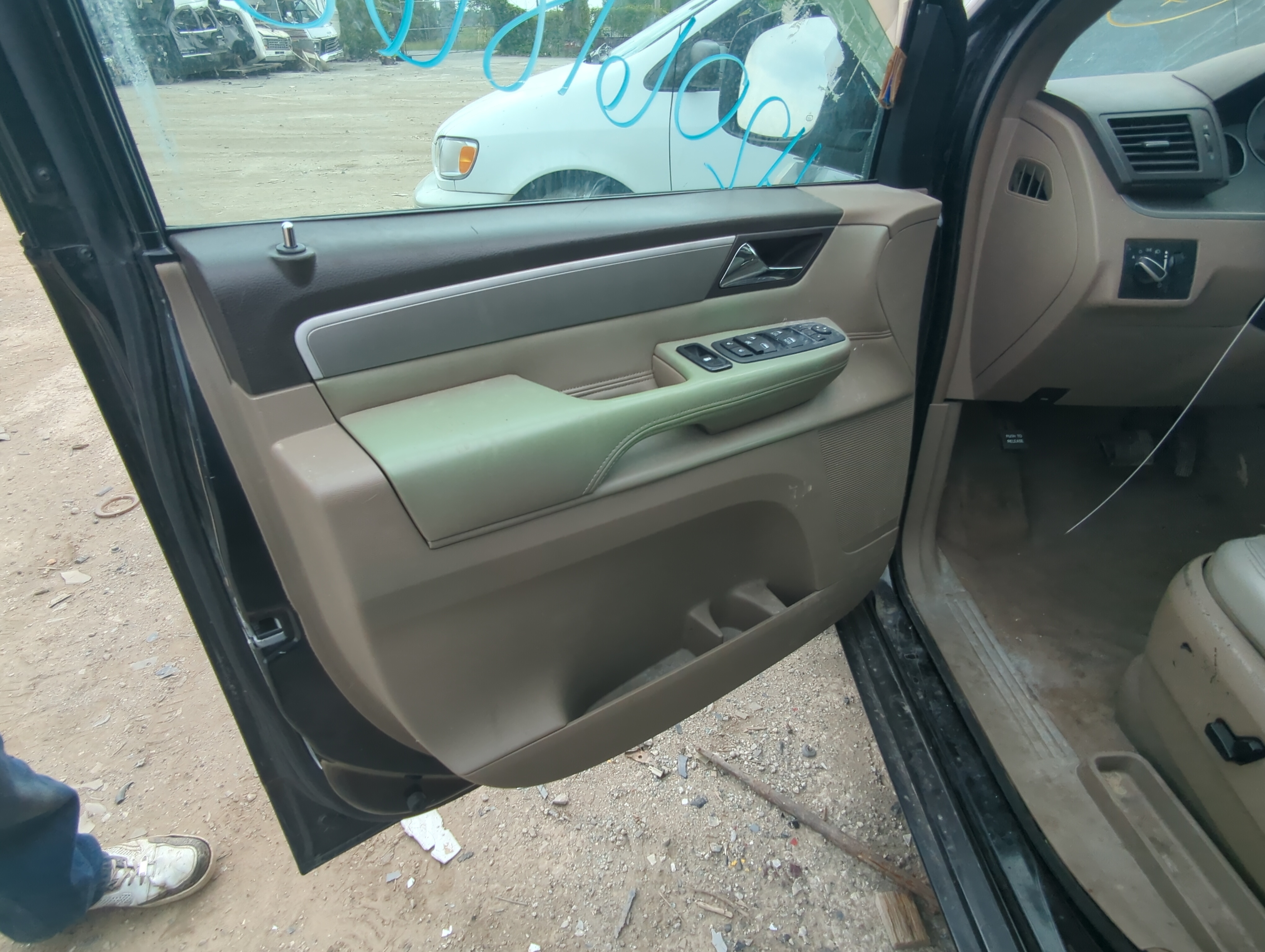 Picture of 2011 Volkswagen Routan Front Left Driver Interior Door Panel Trim 941487