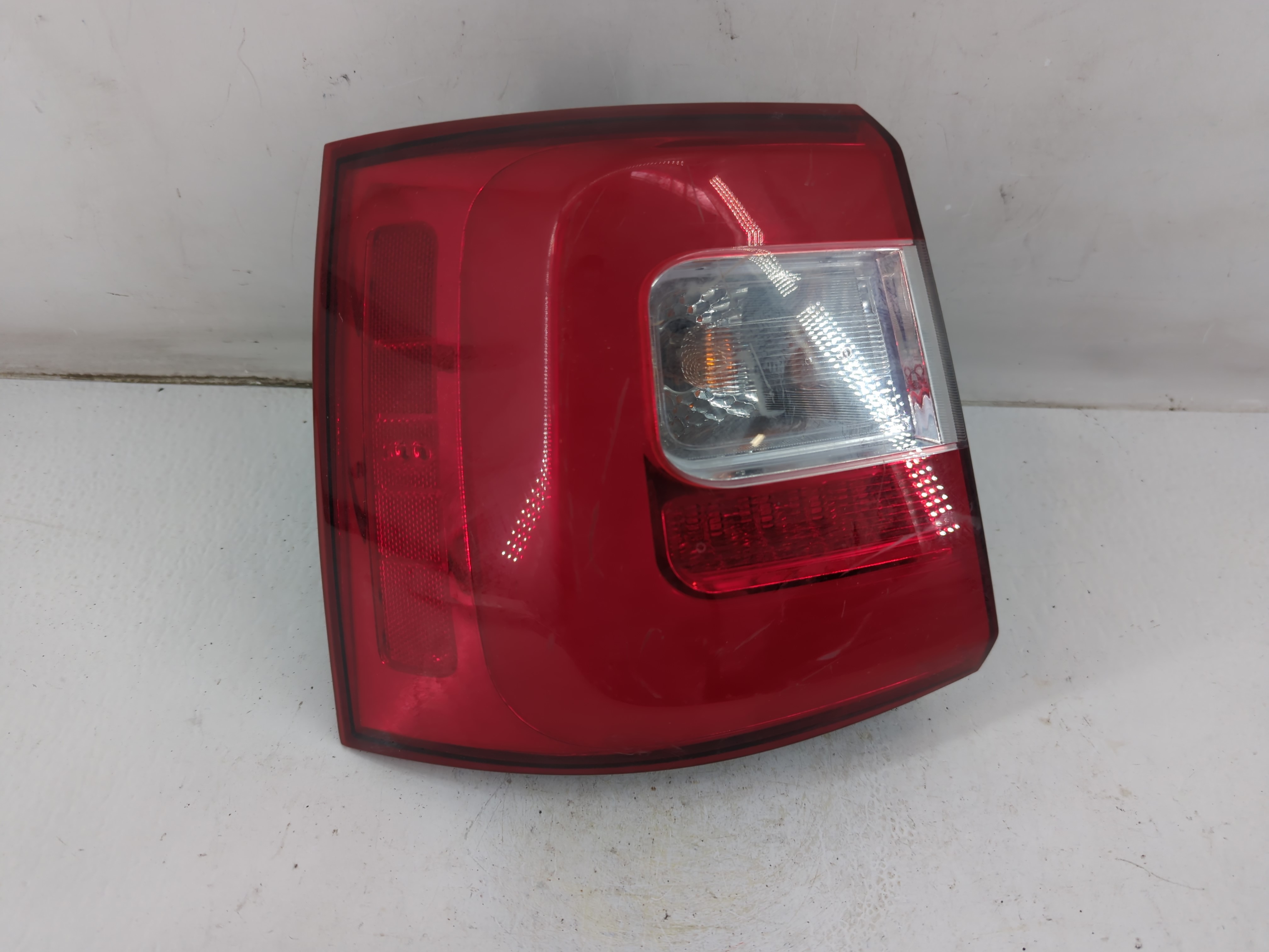 2014-2015 Kia Sorento Driver Left Side Tail Light Taillight Oem 941603 - Oemusedautoparts1.com
