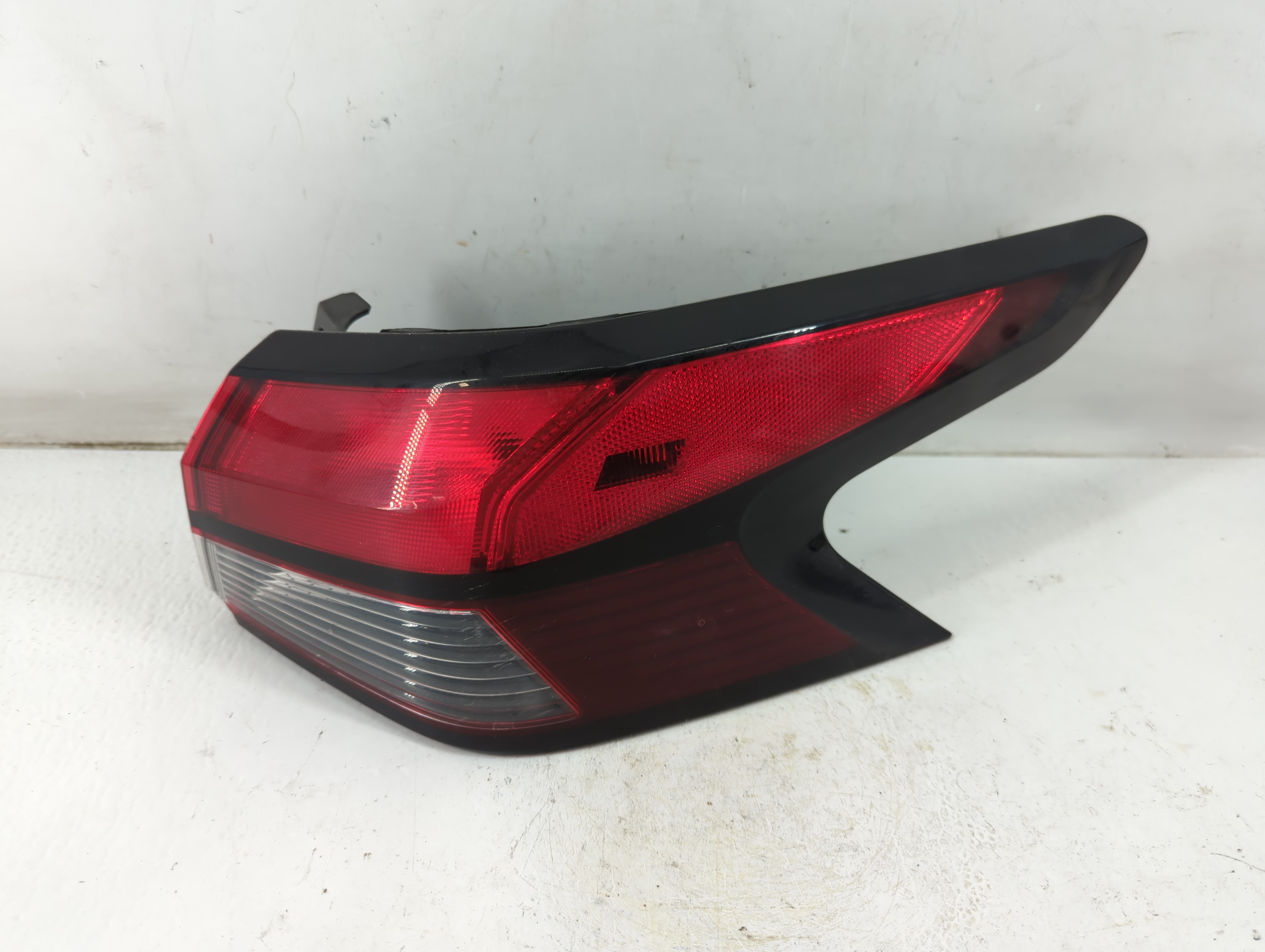 2020-2022 Nissan Versa Driver Left Side Tail Light Taillight Oem 942615 - Oemusedautoparts1.com