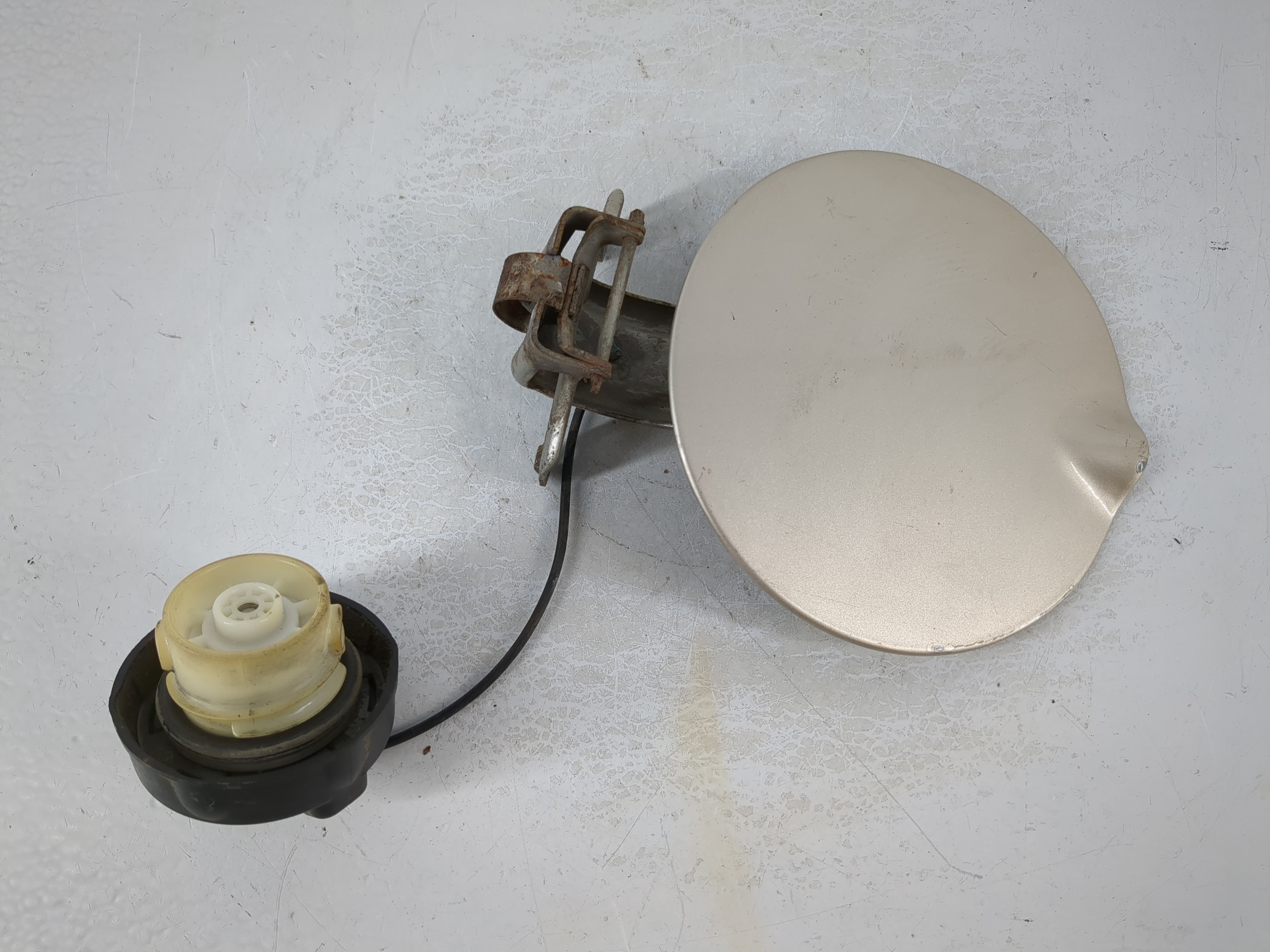 Picture of 2000 Chrysler Concorde Fuel Tank Door Lid Gas Tank 945721