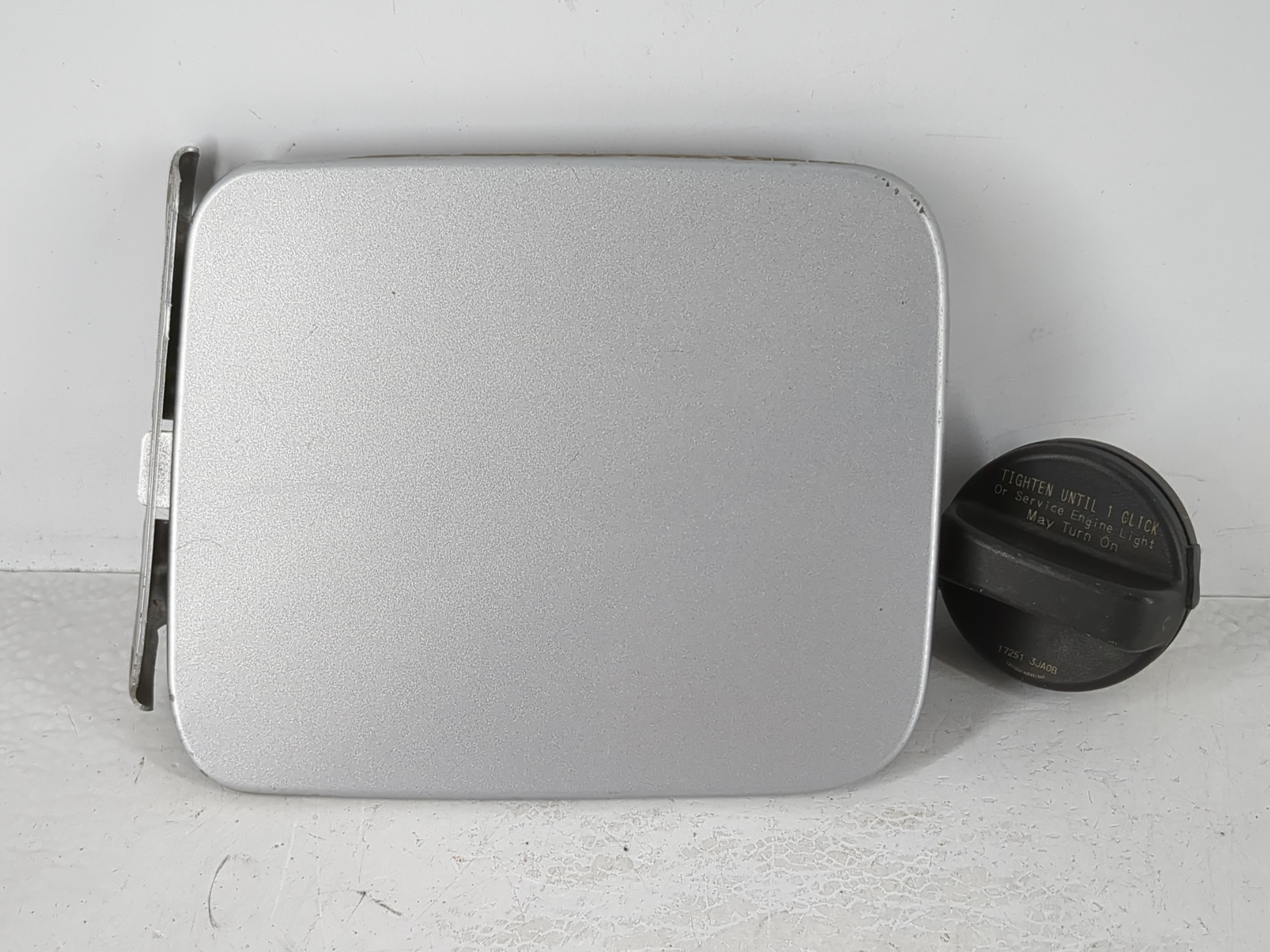 Picture of 2014 Nissan Altima Fuel Tank Door Lid Gas Tank 945991