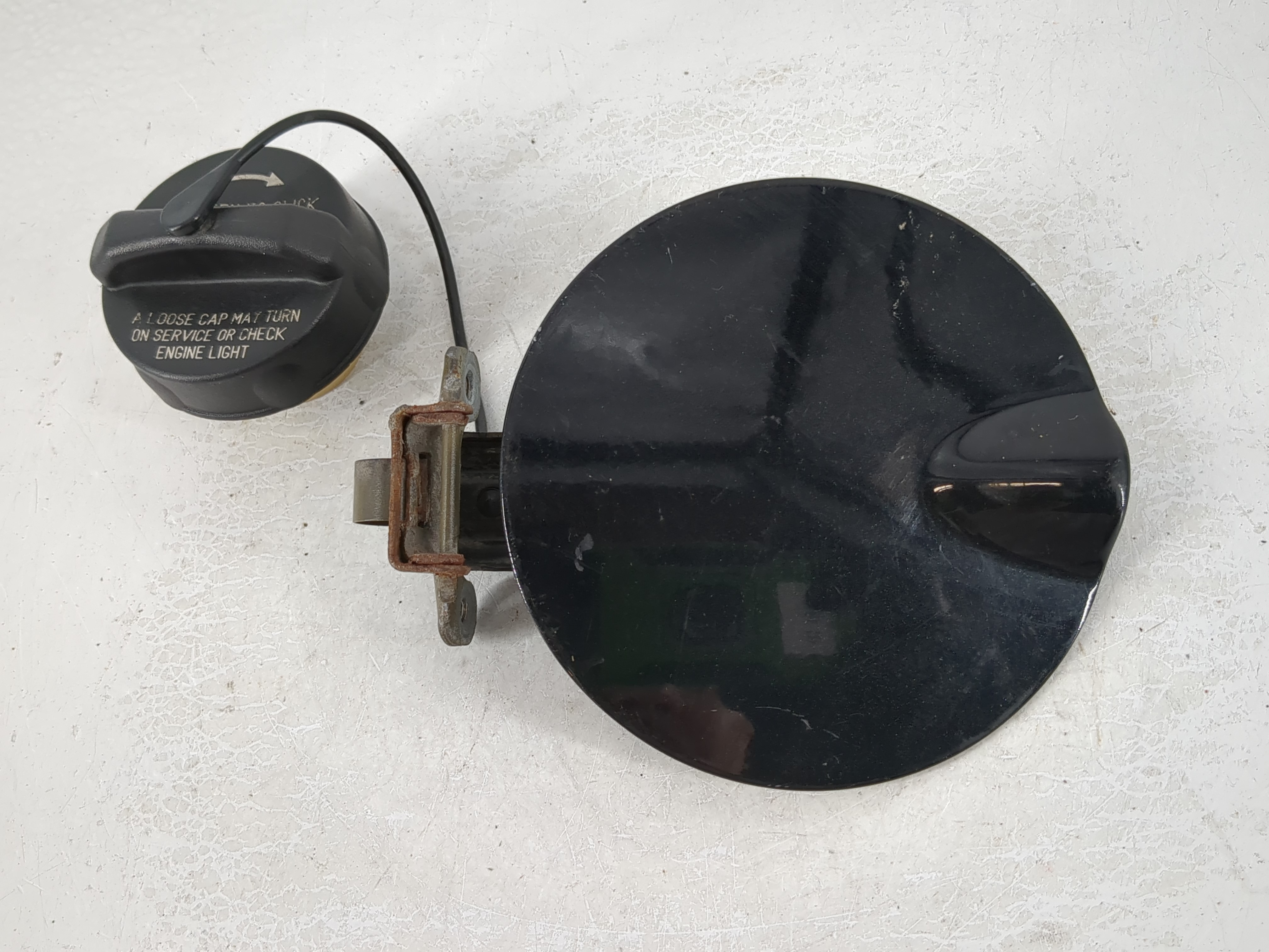 2013 Dodge Journey Fuel Tank Door Lid Gas Tank 946060 - Oemusedautoparts1.com