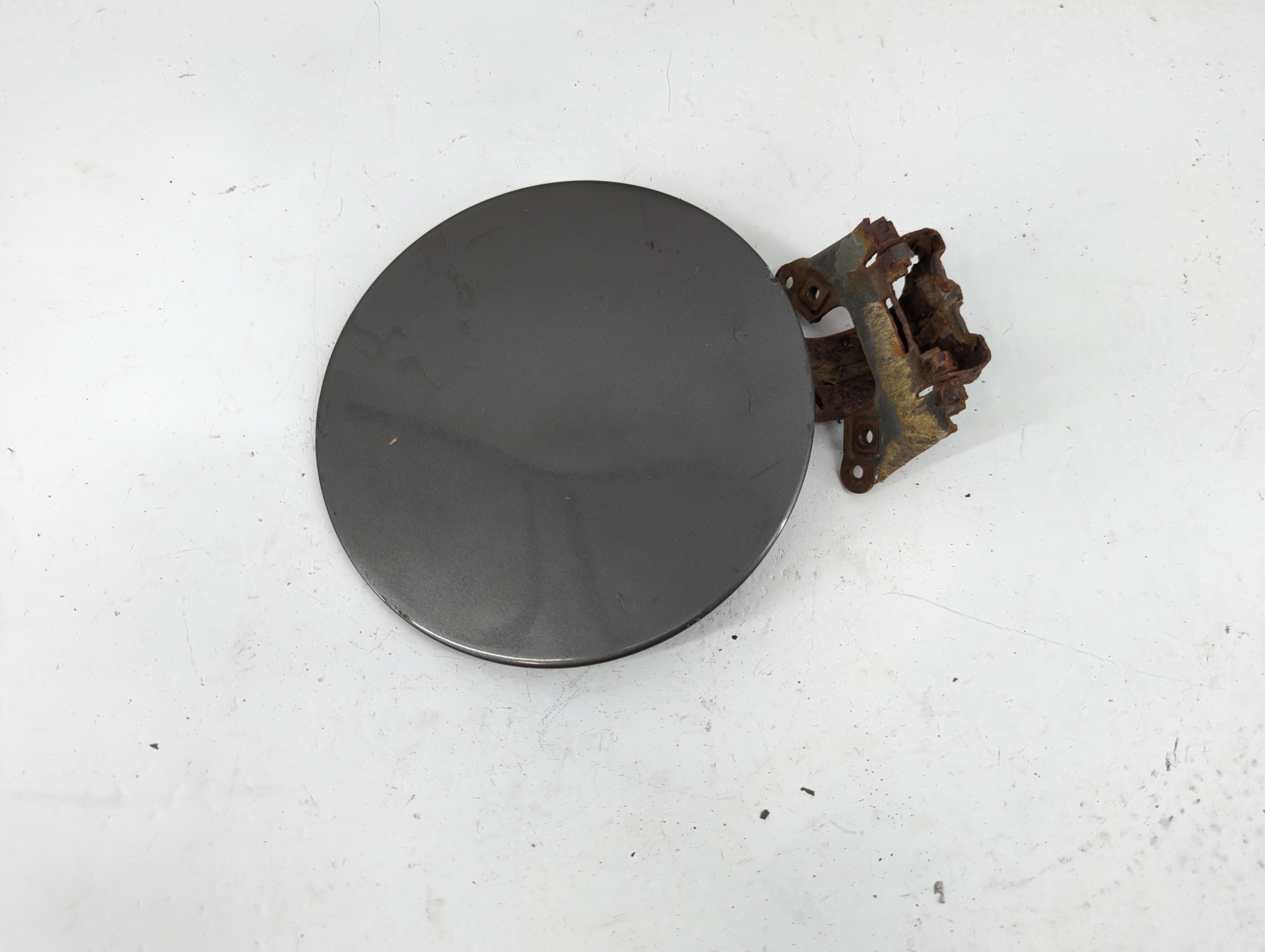 2001 Chevrolet Tahoe Fuel Tank Door Lid Gas Tank 946241 - Oemusedautoparts1.com