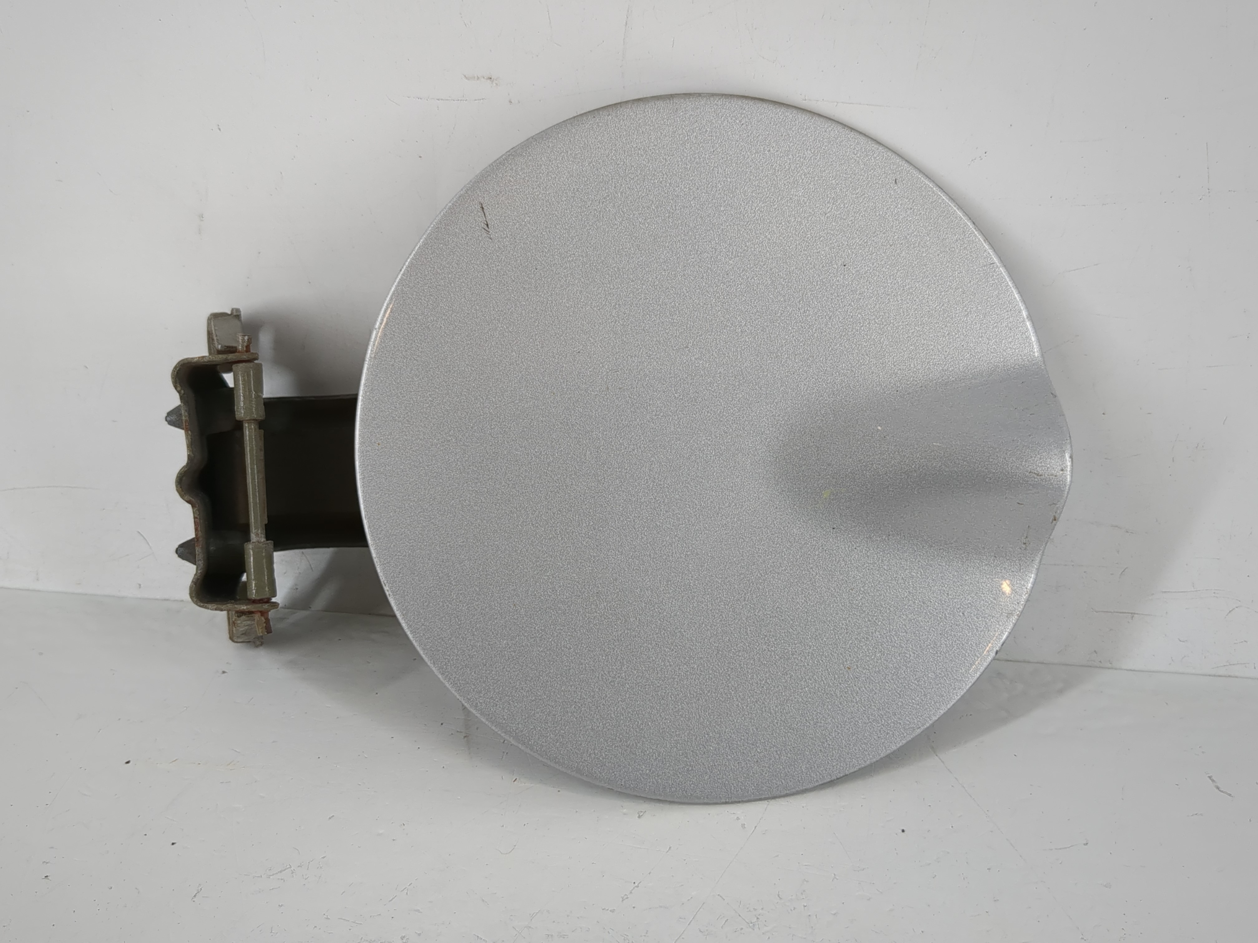 Picture of 2004 Pontiac Grand Am Fuel Tank Door Lid Gas Tank 946338